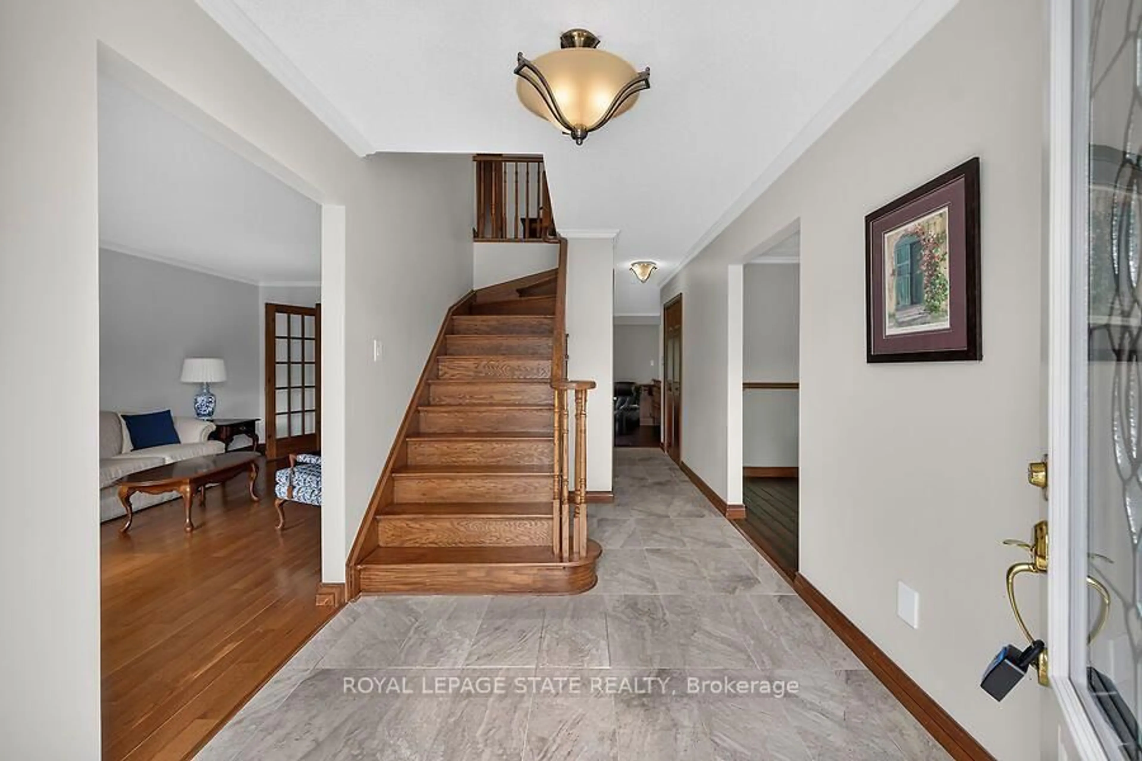 Indoor foyer for 109 Maple Dr, Hamilton Ontario L8G 4T2