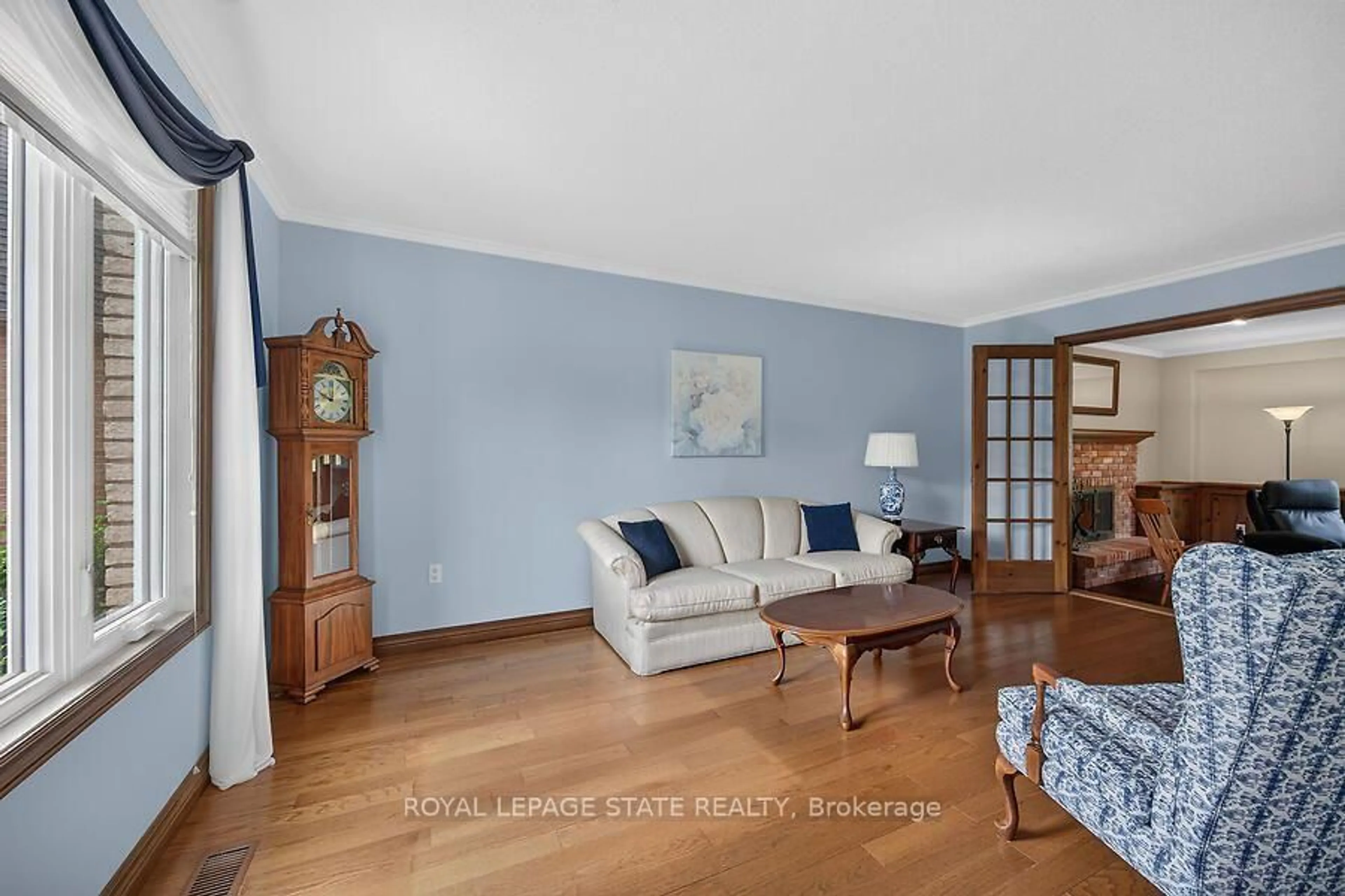 Living room with furniture, unknown for 109 Maple Dr, Hamilton Ontario L8G 4T2