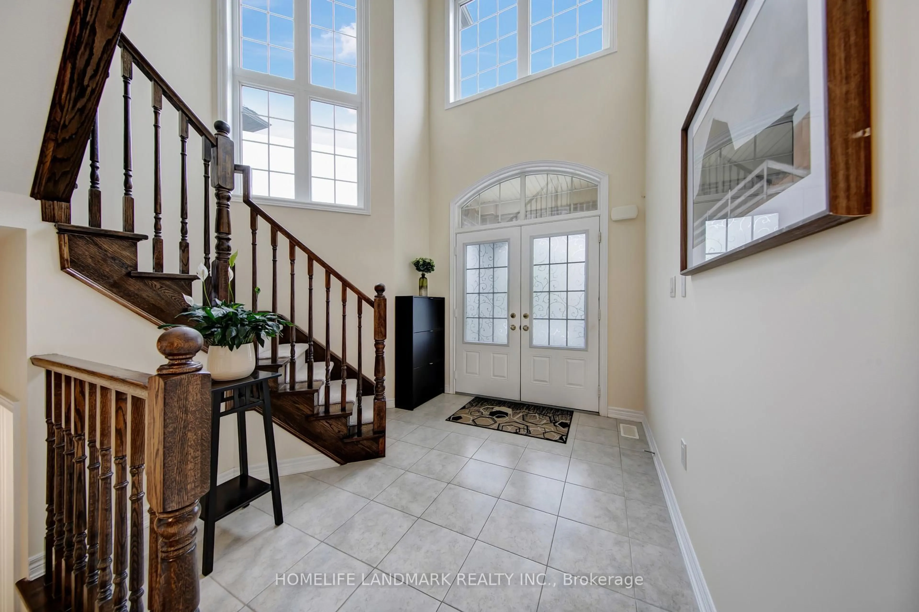 Indoor entryway for 68 Grandell Dr, Hamilton Ontario L9K 0H6