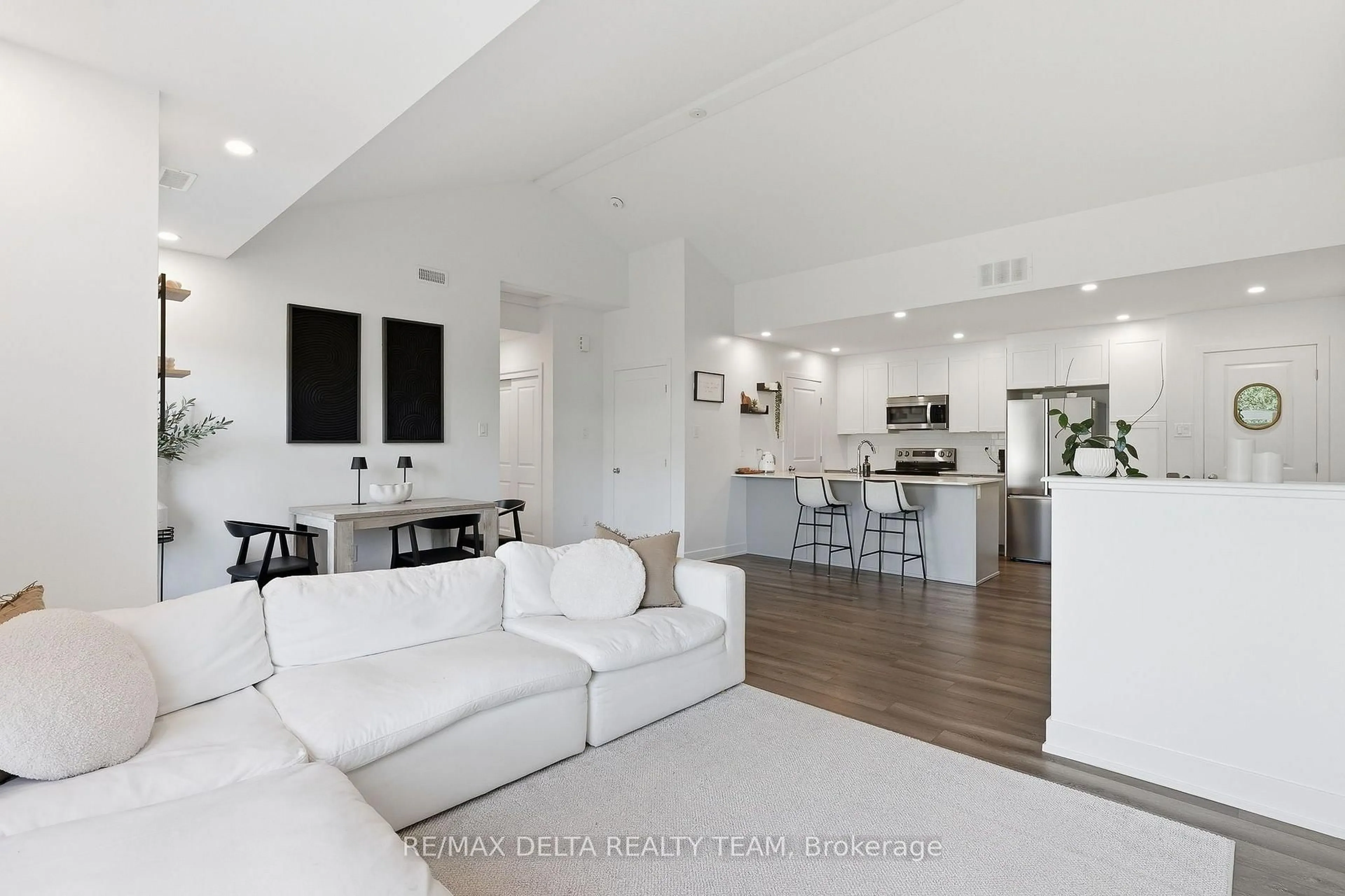 Unknown for 400 C Rolling Meadow Cres #C, Ottawa Ontario K1W 0S1