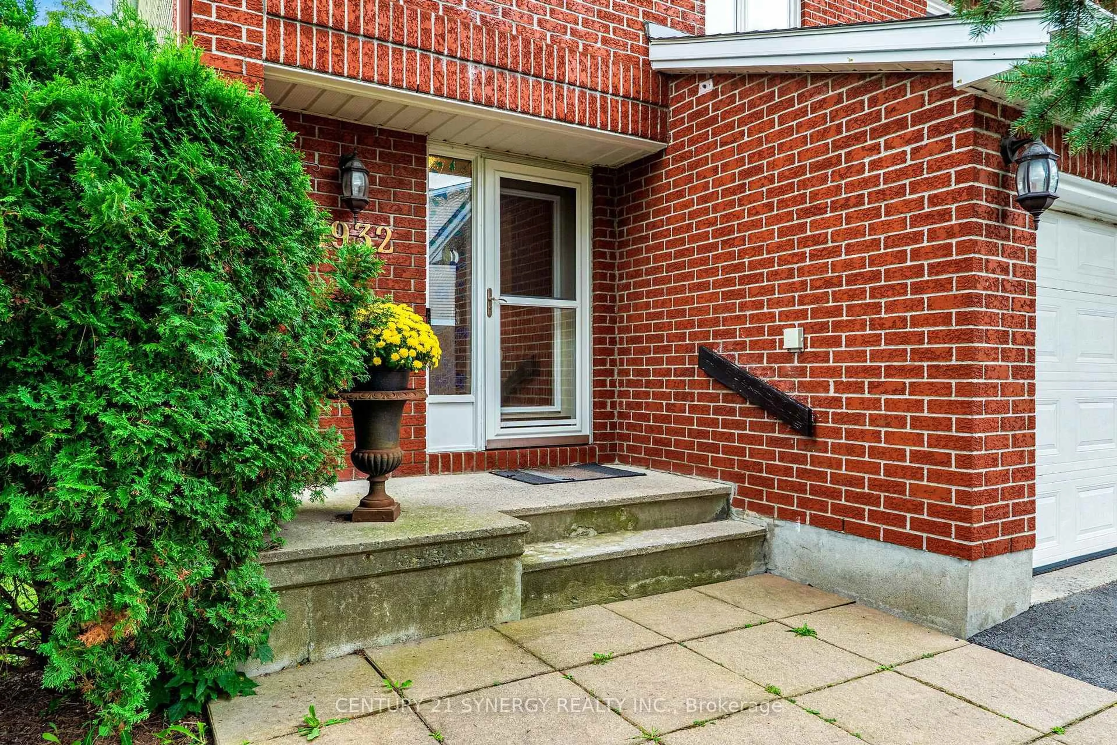 Unknown for 1932 Ashmont St, Ottawa Ontario K1C 7B9