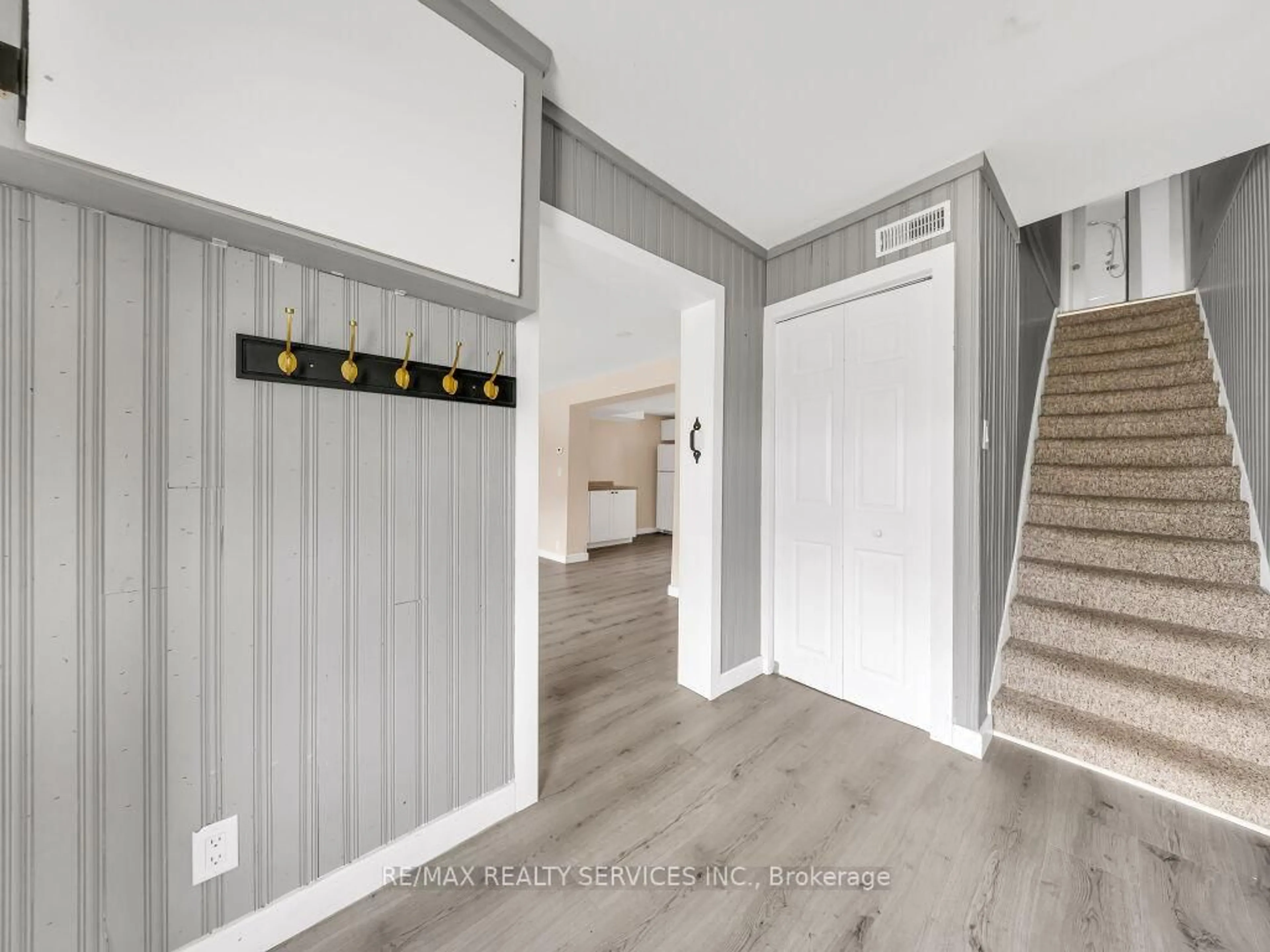 Indoor entryway for 123 Main St, Southgate Ontario N0C 1B0