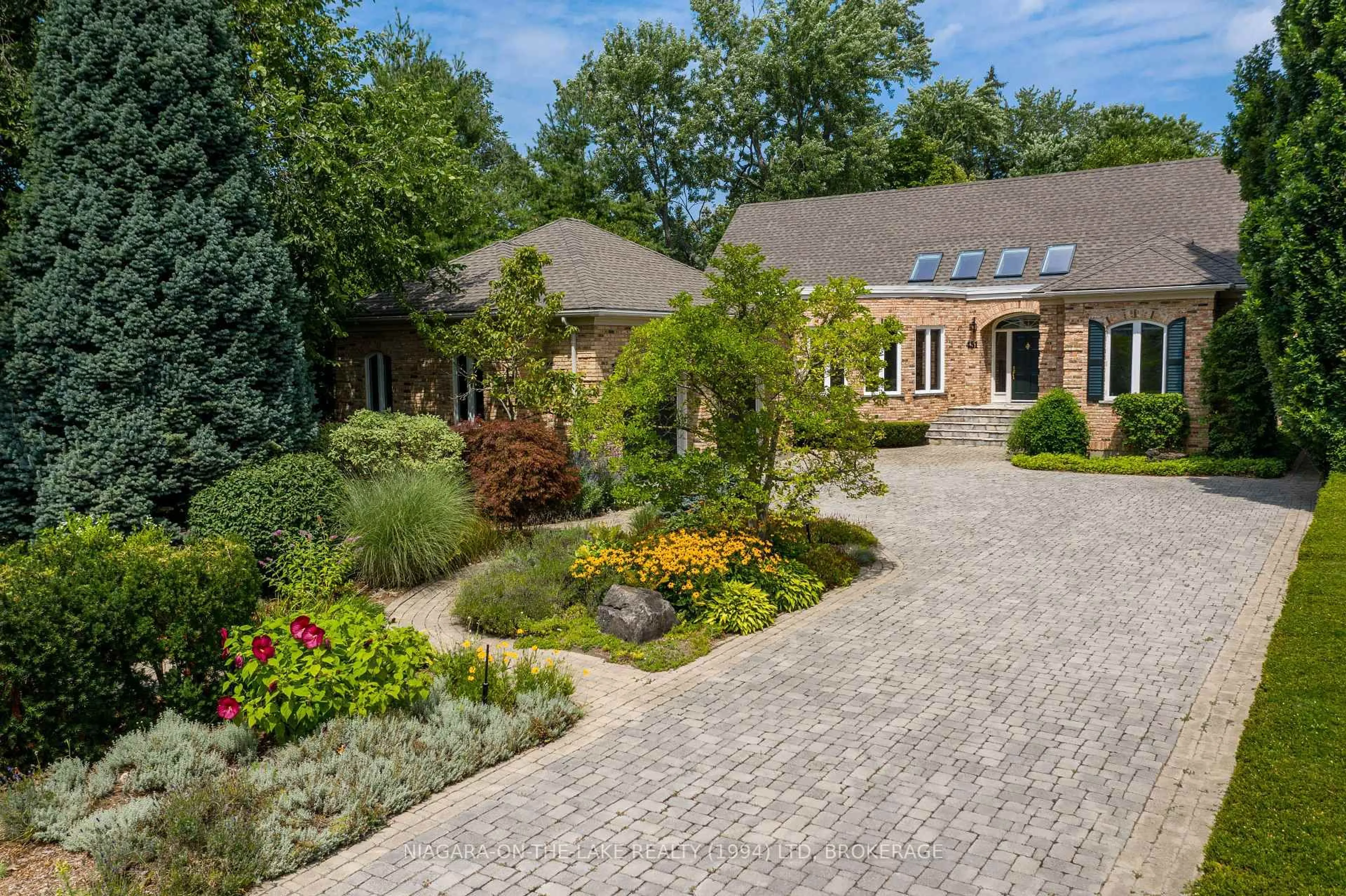 Unknown for 451 GAGE St, Niagara-on-the-Lake Ontario L0S 1J0