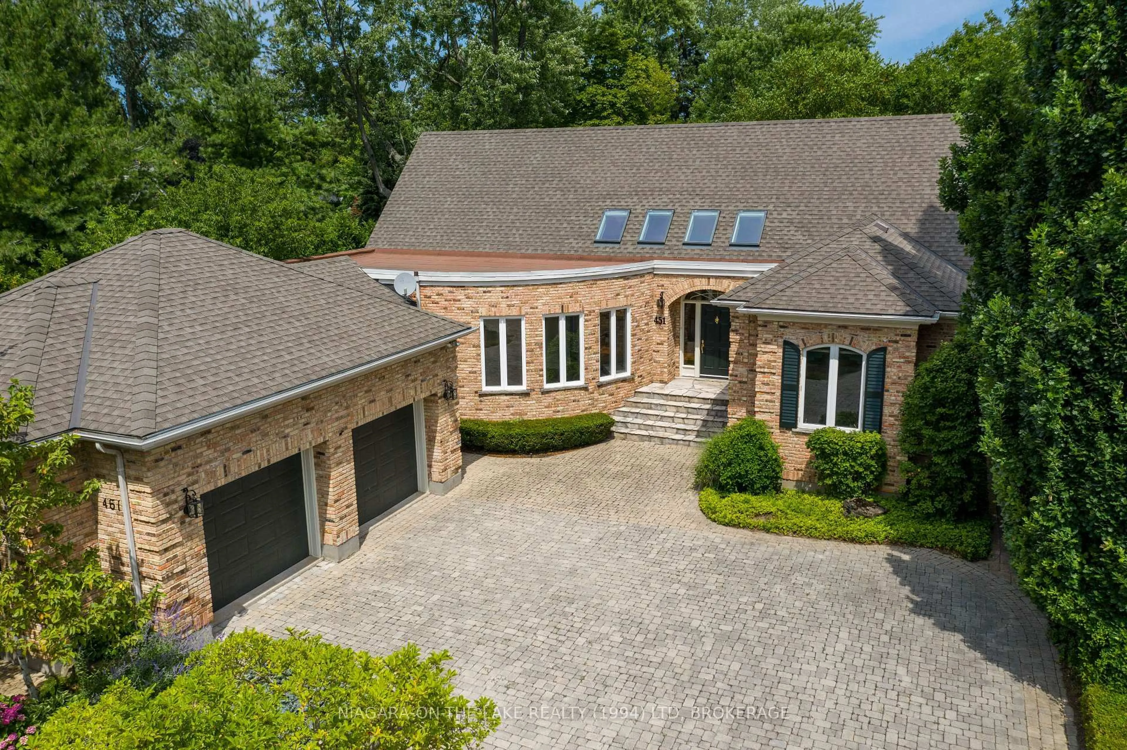 A pic from outside/outdoor area/front of a property/back of a property/a pic from drone, street for 451 GAGE St, Niagara-on-the-Lake Ontario L0S 1J0