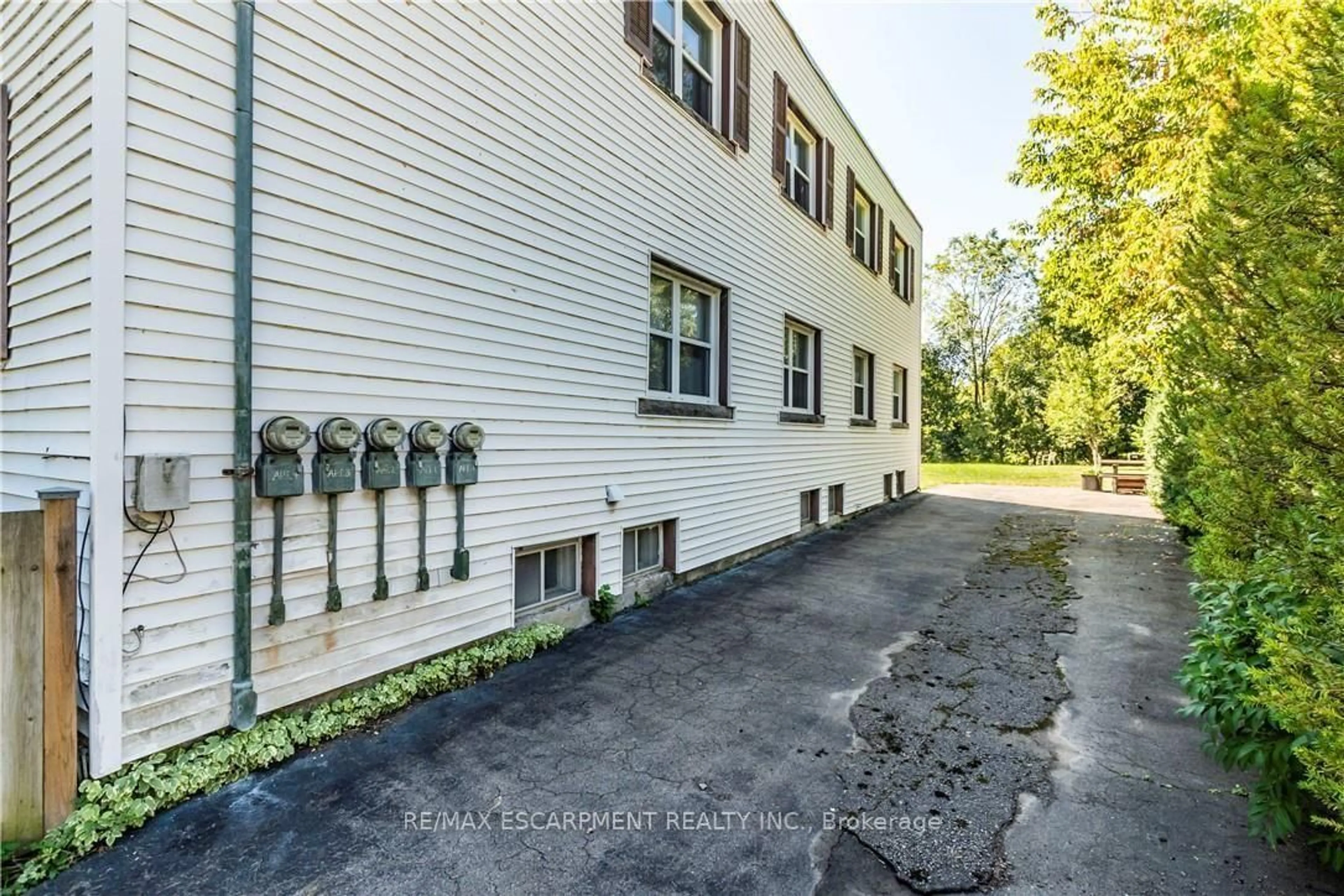 A pic from outside/outdoor area/front of a property/back of a property/a pic from drone, street for 13 McMaster Ave, Welland Ontario L3B 3S6