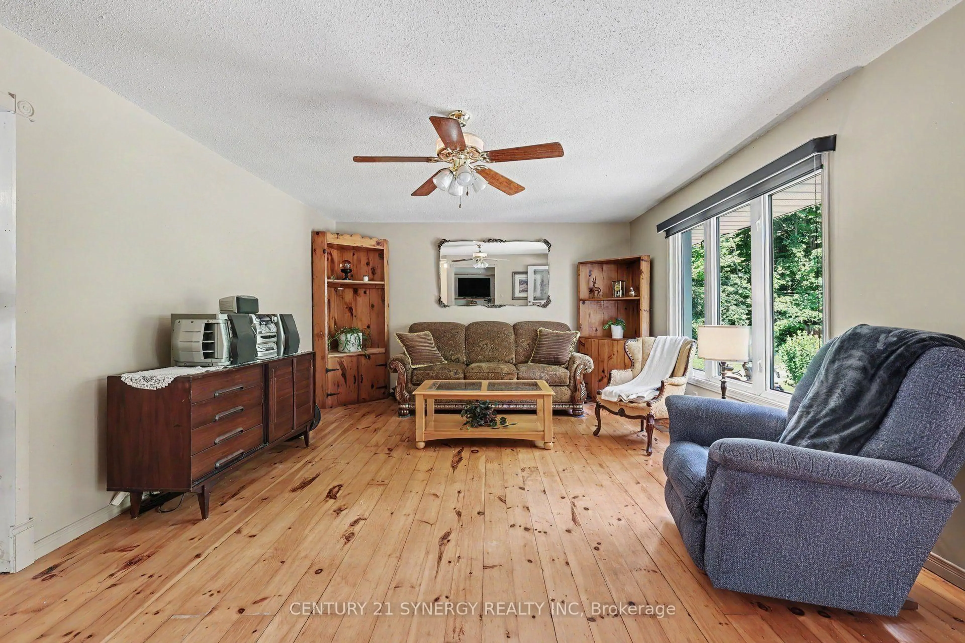 Living room with furniture, unknown for 2468 Mclachlin Rd, Smiths Falls Ontario K7A 4S7