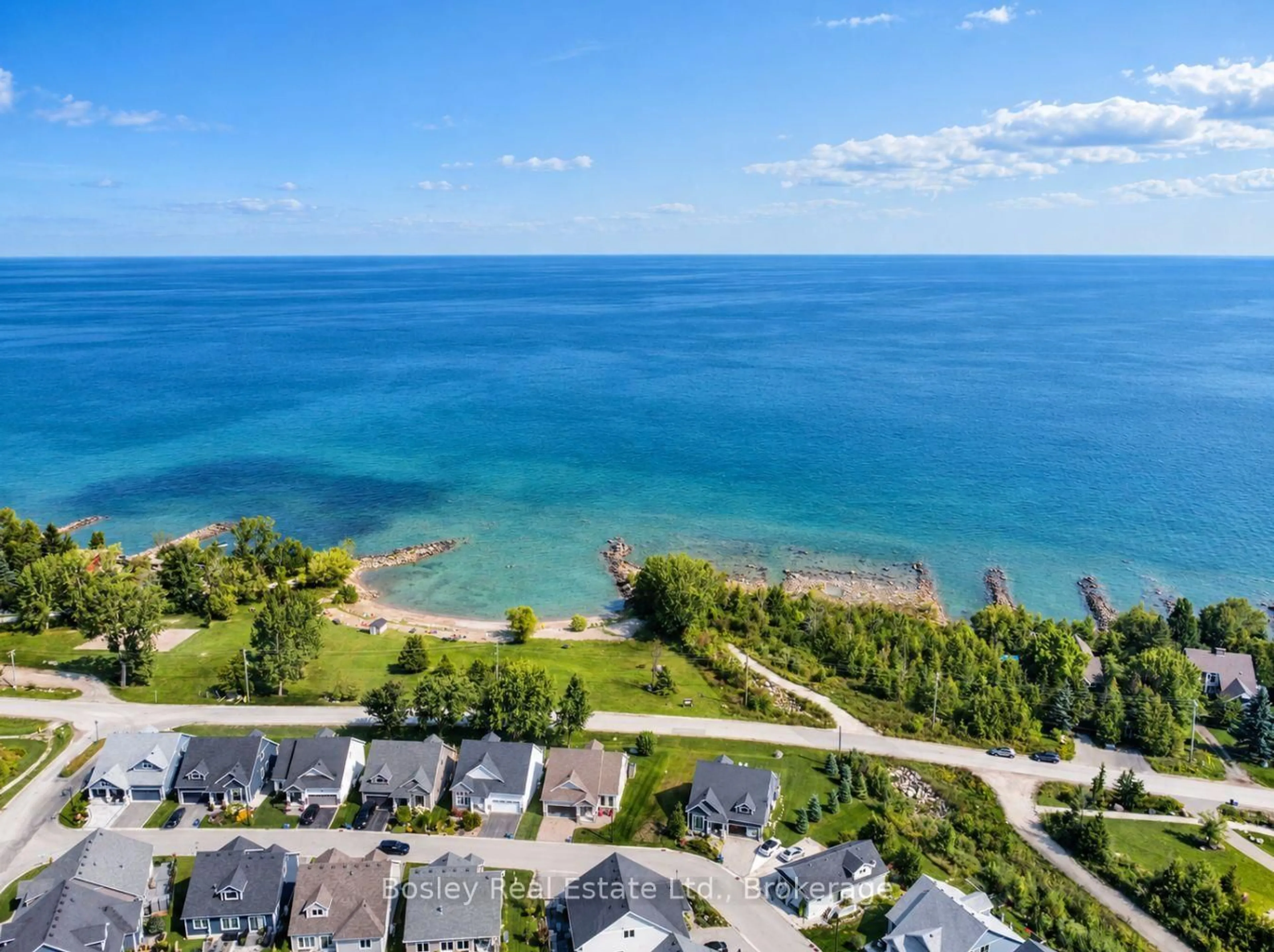 A pic from outside/outdoor area/front of a property/back of a property/a pic from drone, water/lake/river/ocean view for 117 Beacon Dr #17, Blue Mountains Ontario N0H 2P0