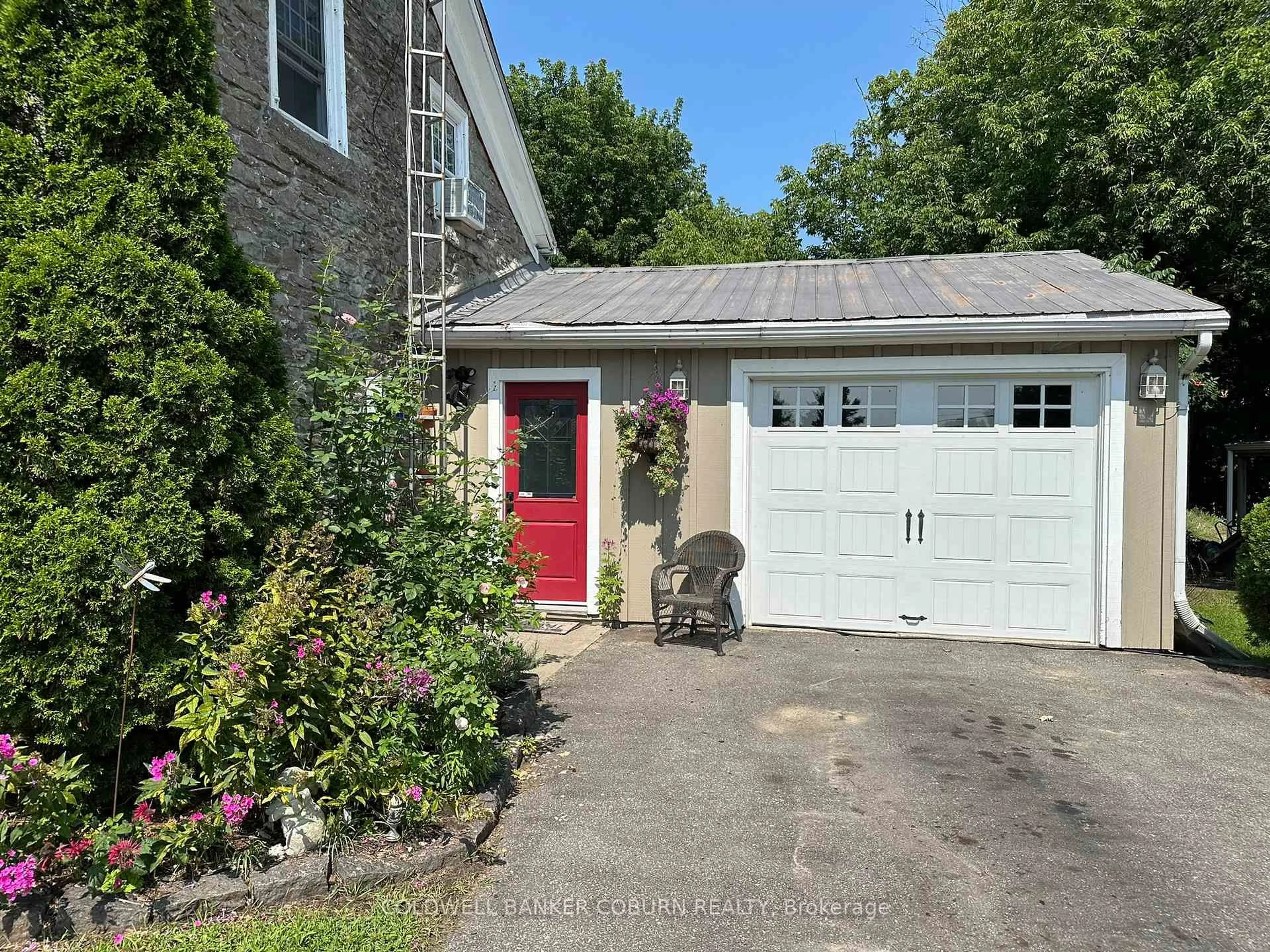 A pic from outside/outdoor area/front of a property/back of a property/a pic from drone, street for 628 Pittston Rd, Edwardsburgh/Cardinal Ontario K0E 1E0