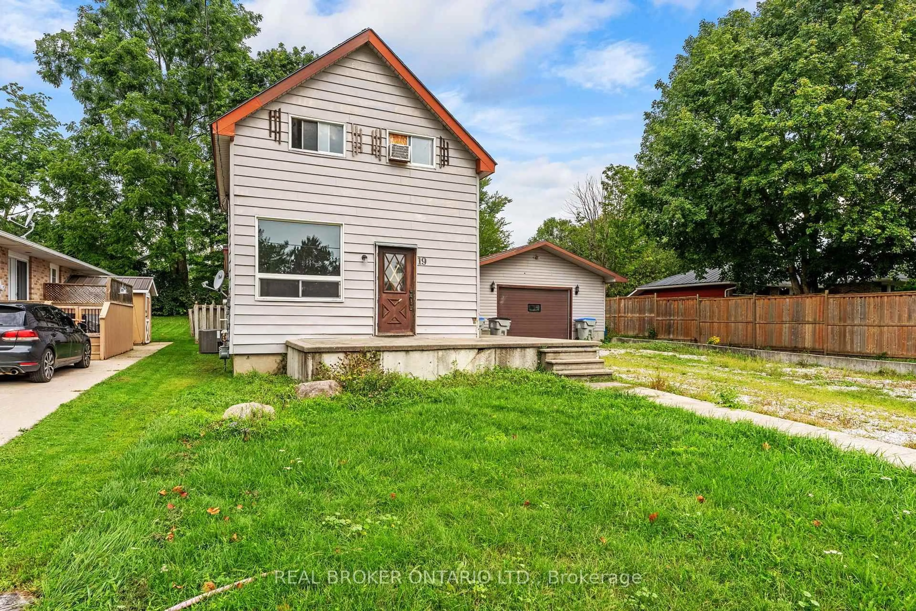 A pic from outside/outdoor area/front of a property/back of a property/a pic from drone, street for 19 Coleman St, Huron East Ontario N0K 1W0