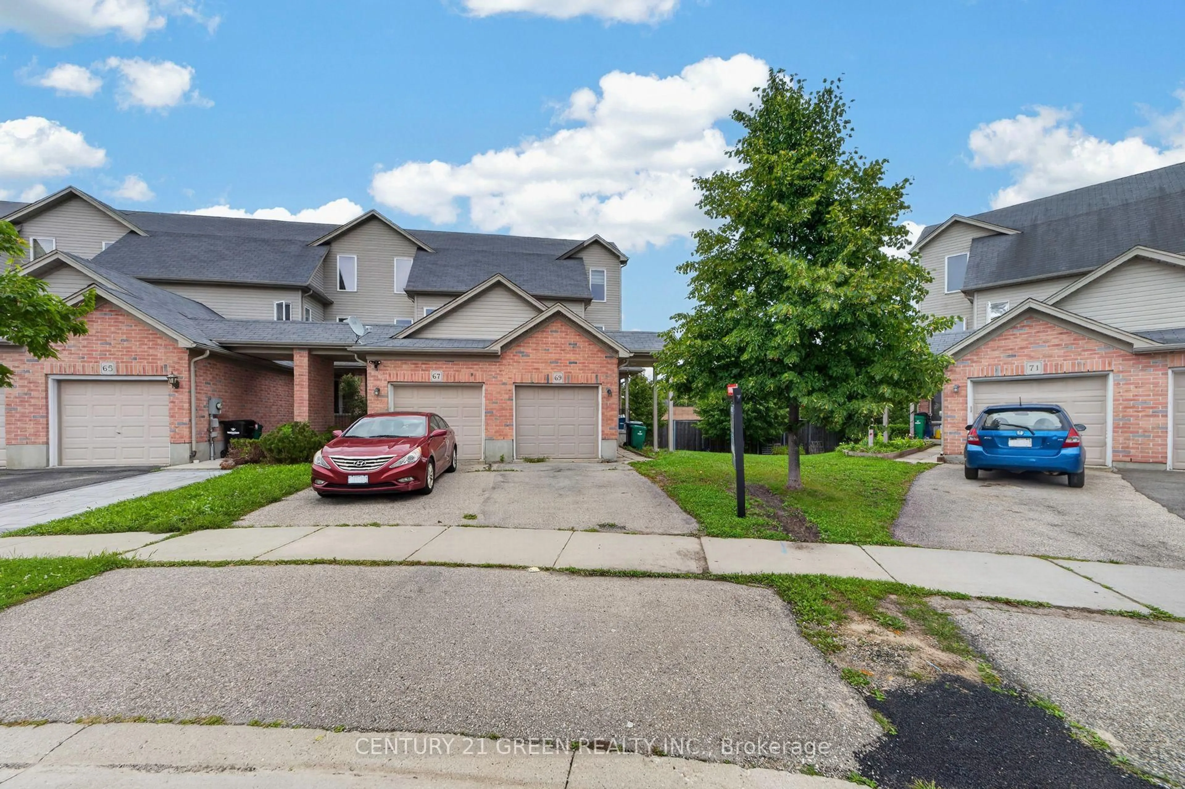 A pic from outside/outdoor area/front of a property/back of a property/a pic from drone, street for 69 Brookfield Cres, Kitchener Ontario N2E 0A6