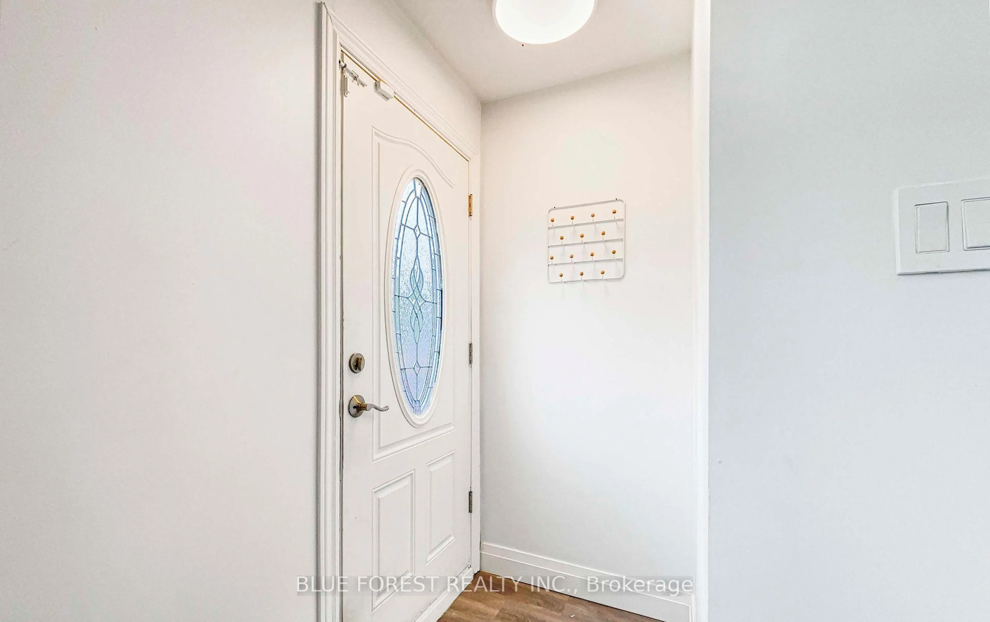 Indoor entryway for 104 Delaware St, London East Ontario N5Z 2N5
