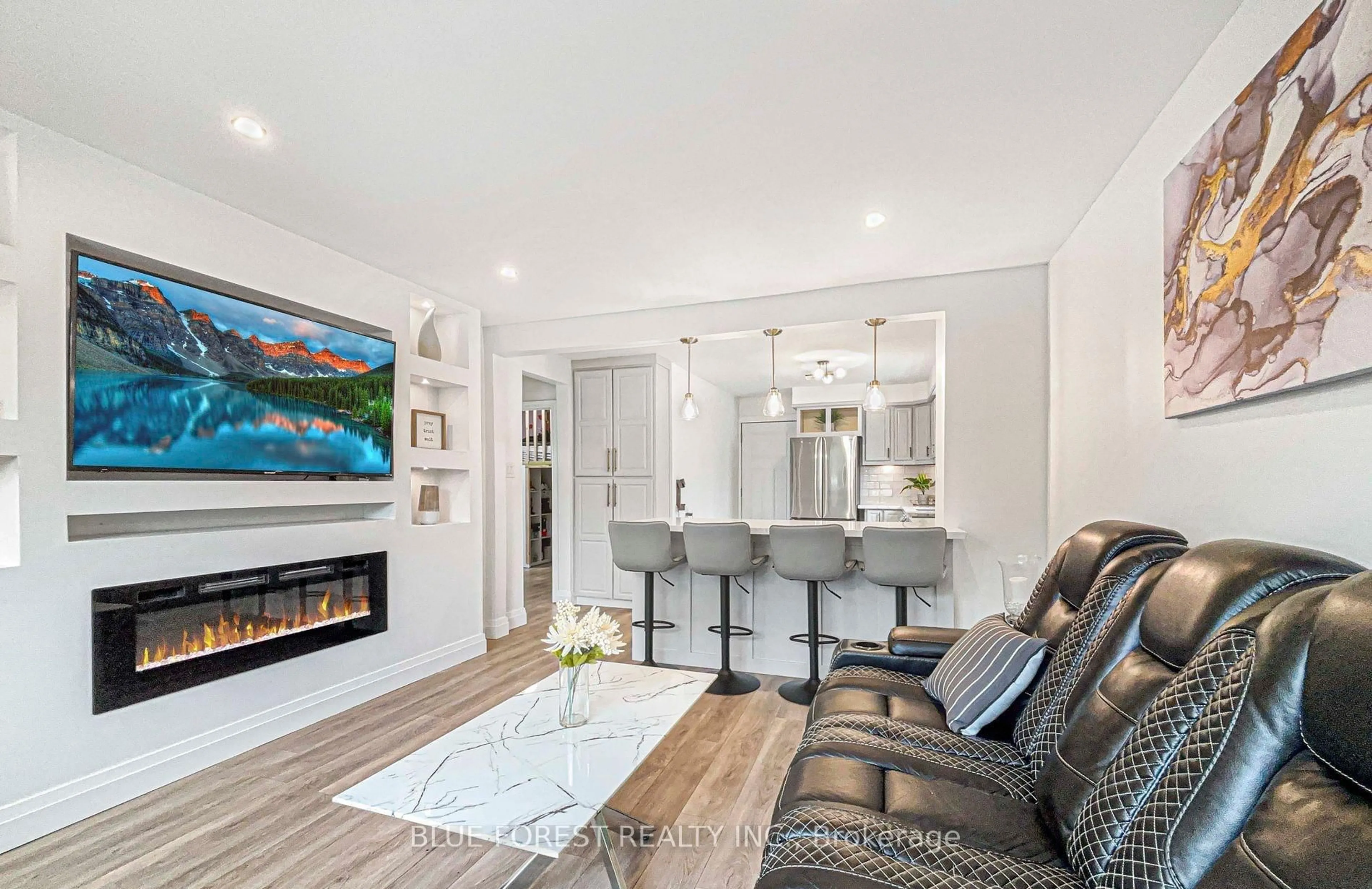 Unknown for 104 Delaware St, London East Ontario N5Z 2N5