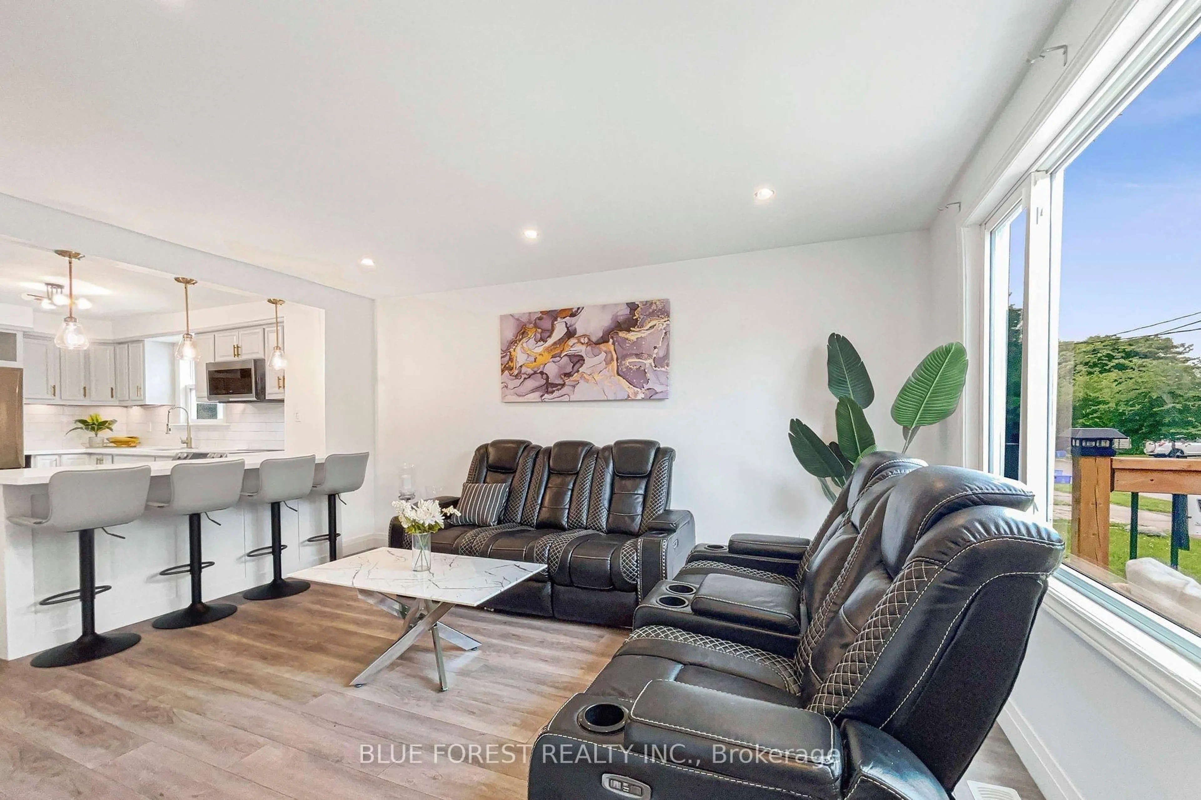 Living room with furniture, unknown for 104 Delaware St, London East Ontario N5Z 2N5