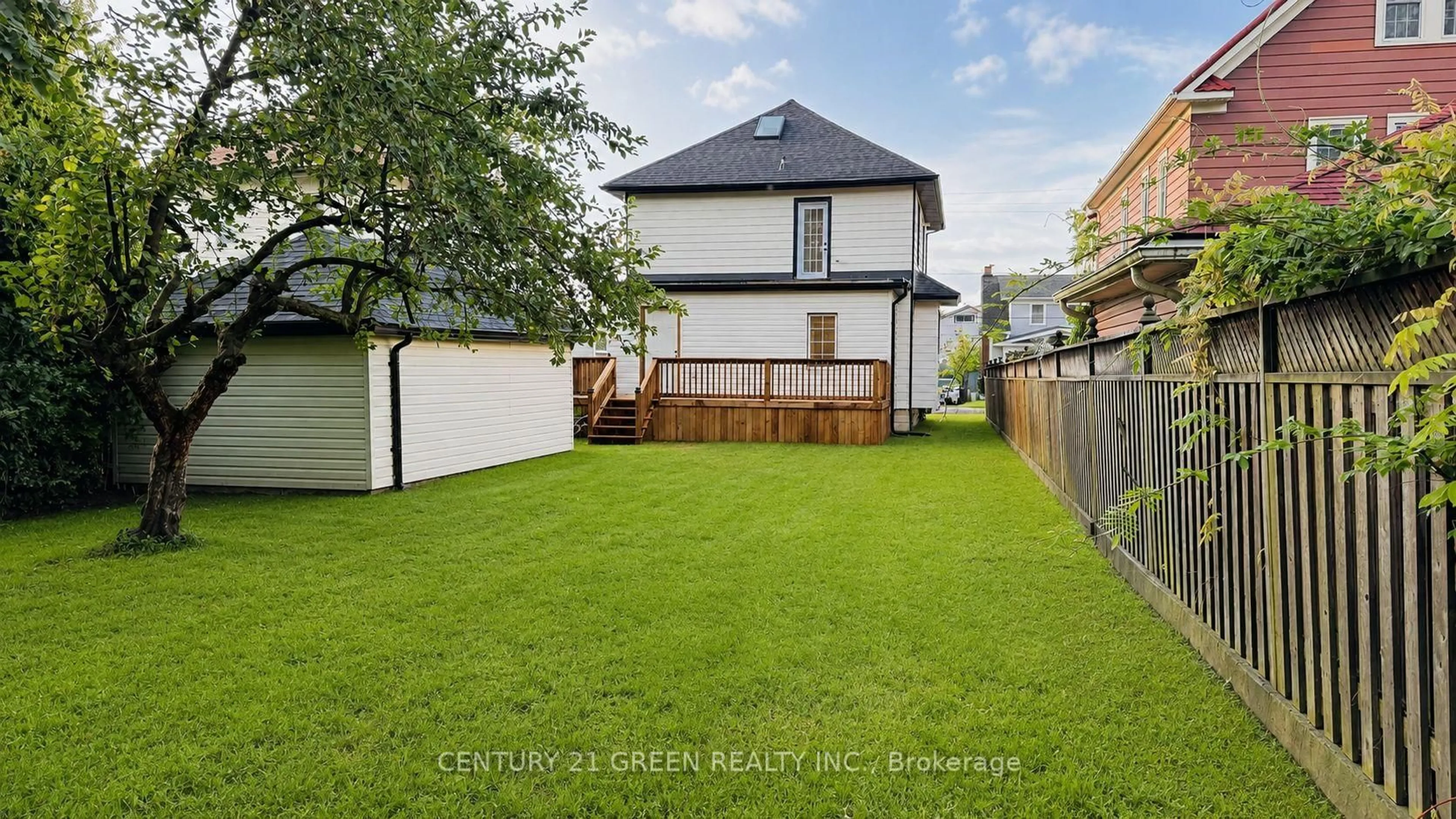 A pic from outside/outdoor area/front of a property/back of a property/a pic from drone, street for 5174 Jepson St, Niagara Falls Ontario L2E 1K8