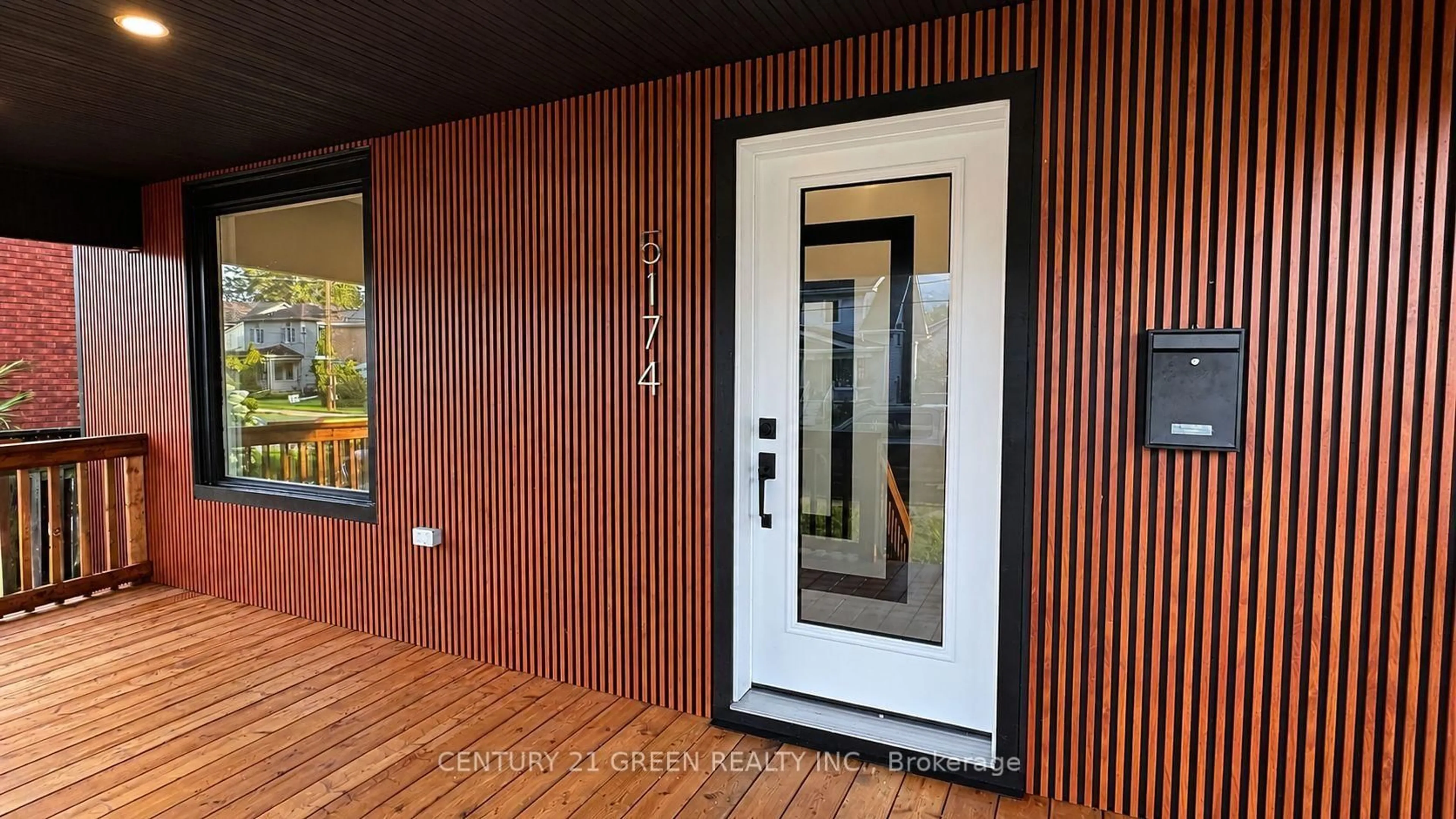 Indoor entryway for 5174 Jepson St, Niagara Falls Ontario L2E 1K8