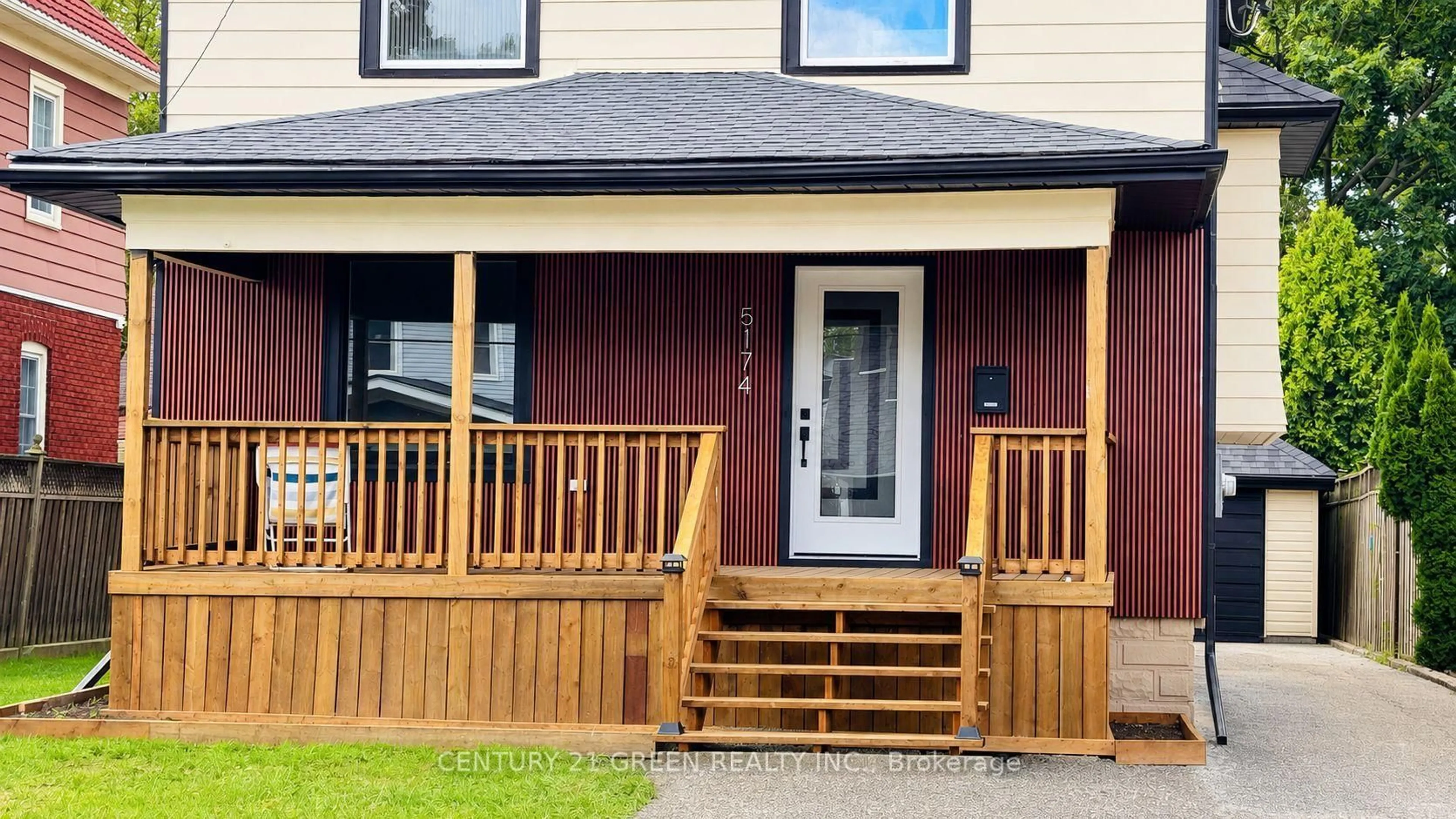 Home with vinyl exterior material, street for 5174 Jepson St, Niagara Falls Ontario L2E 1K8