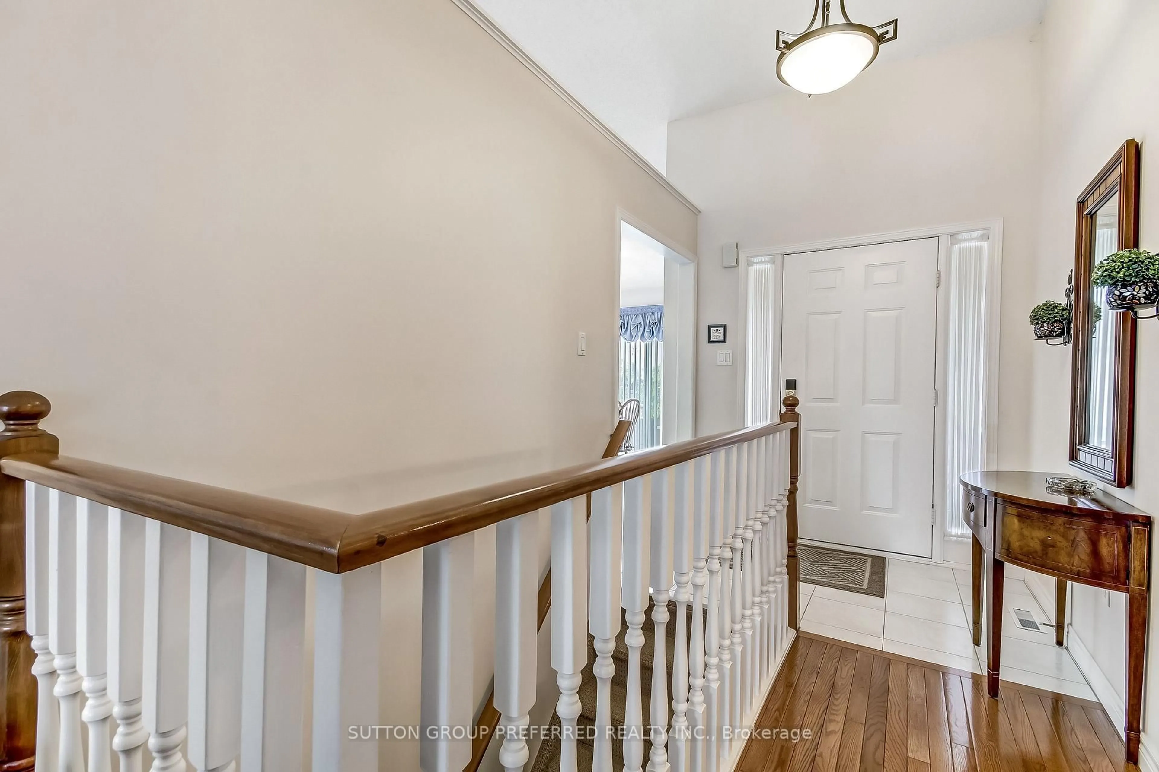 Indoor entryway for 861 Shelborne St #29, London South Ontario N5Z 5C5