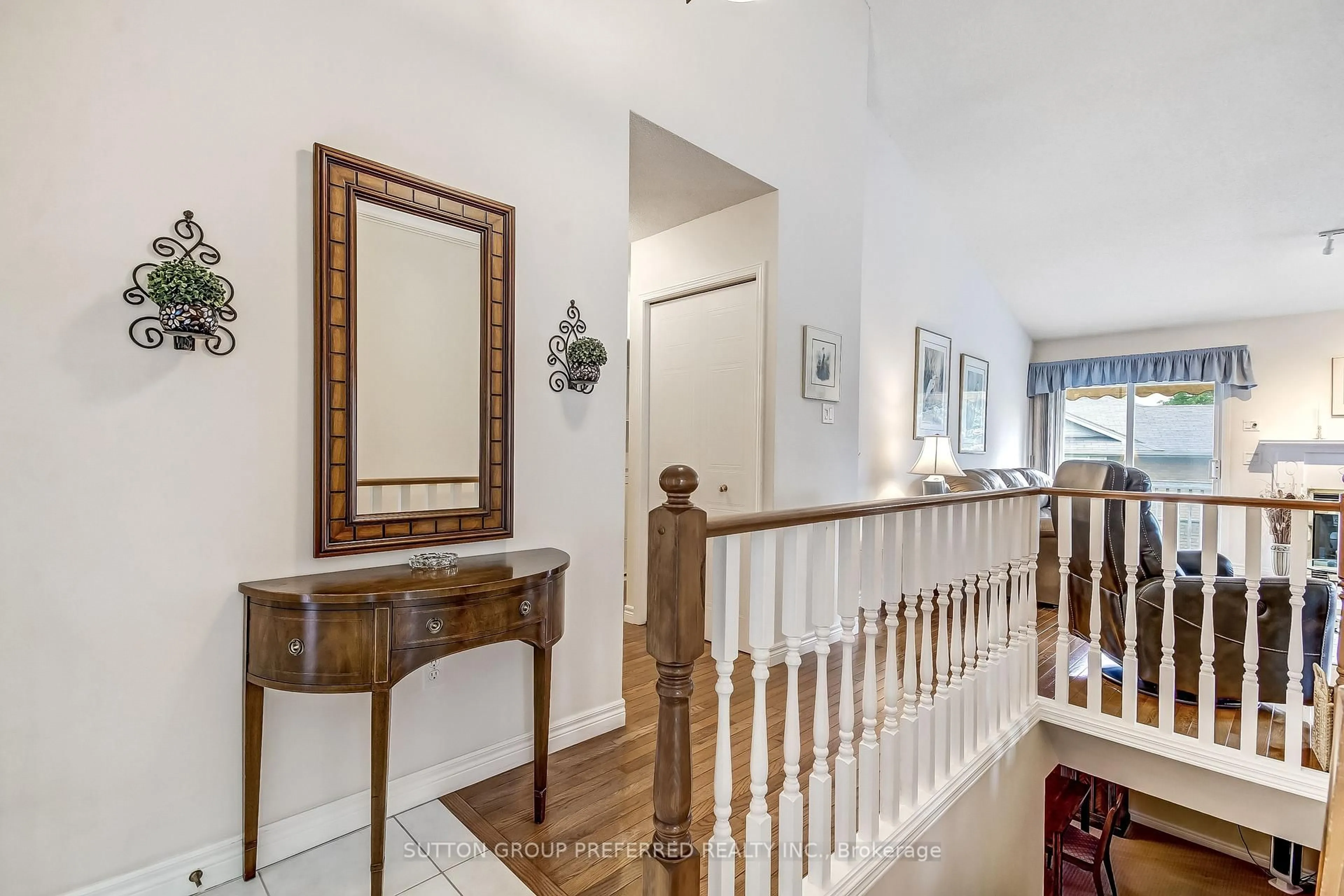 Indoor foyer for 861 Shelborne St #29, London South Ontario N5Z 5C5