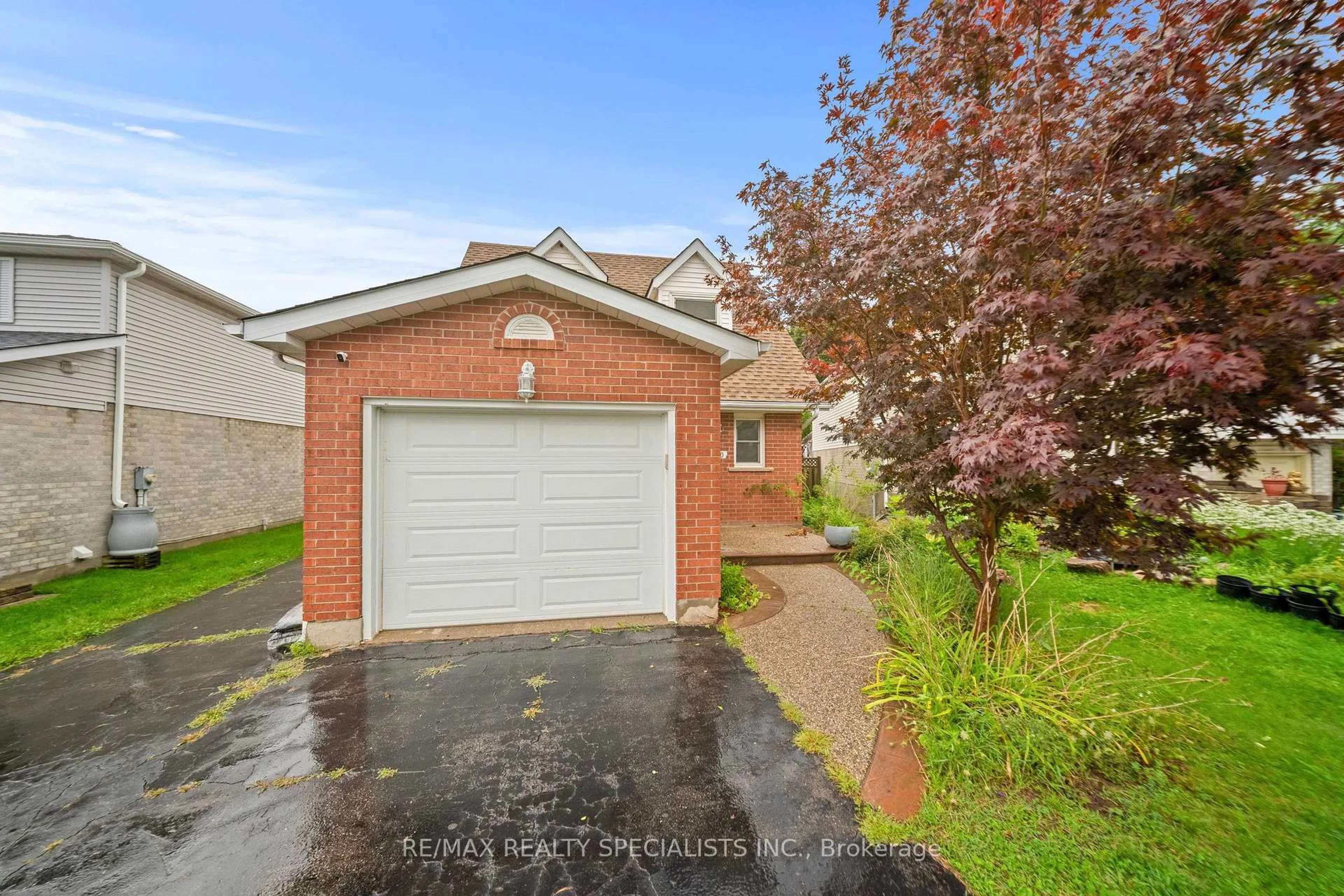 Unknown for 110 Steeles Cres, Cambridge Ontario N1R 8C4