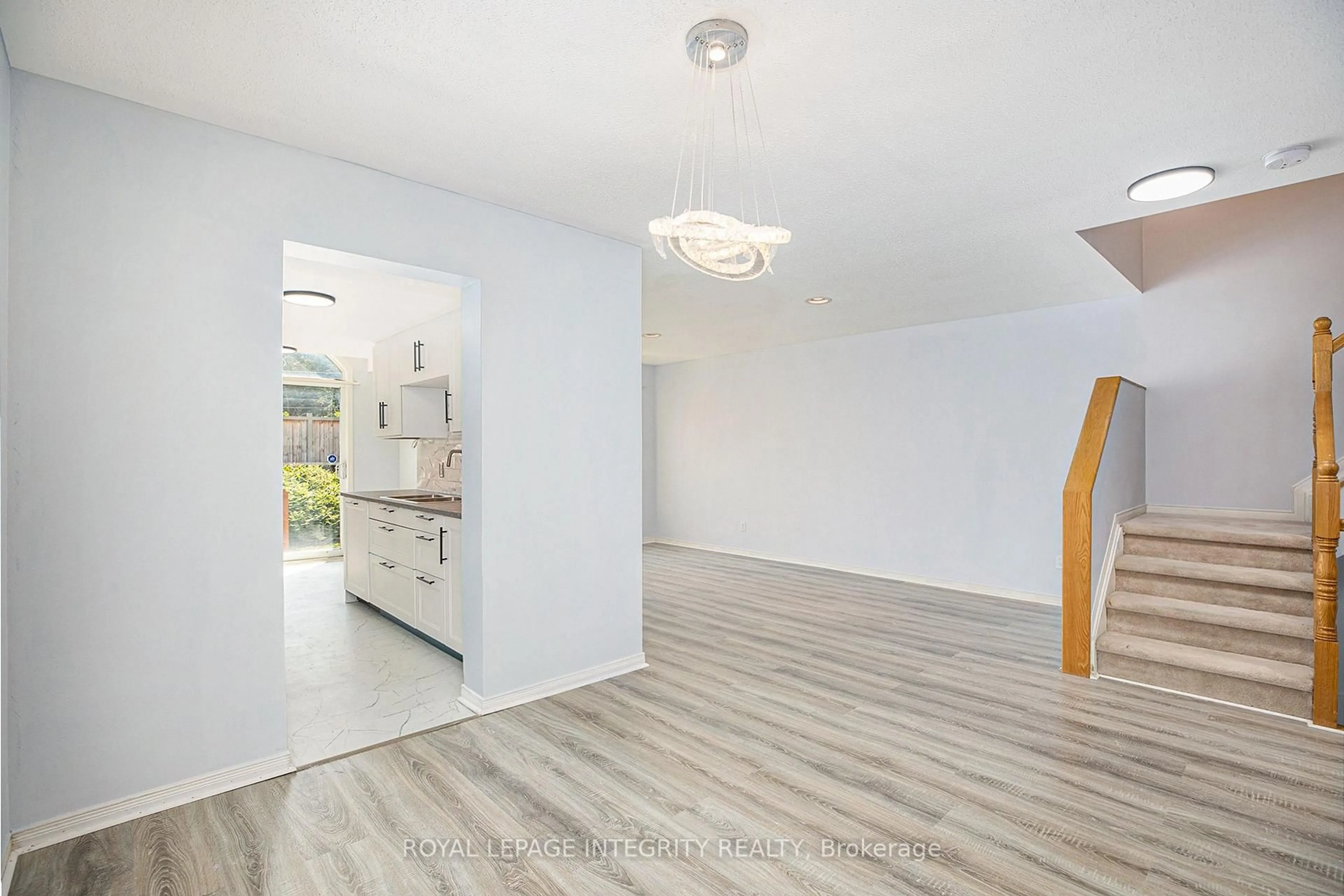 Unknown for 67 Landover Cres, Ottawa Ontario K2M 2W4