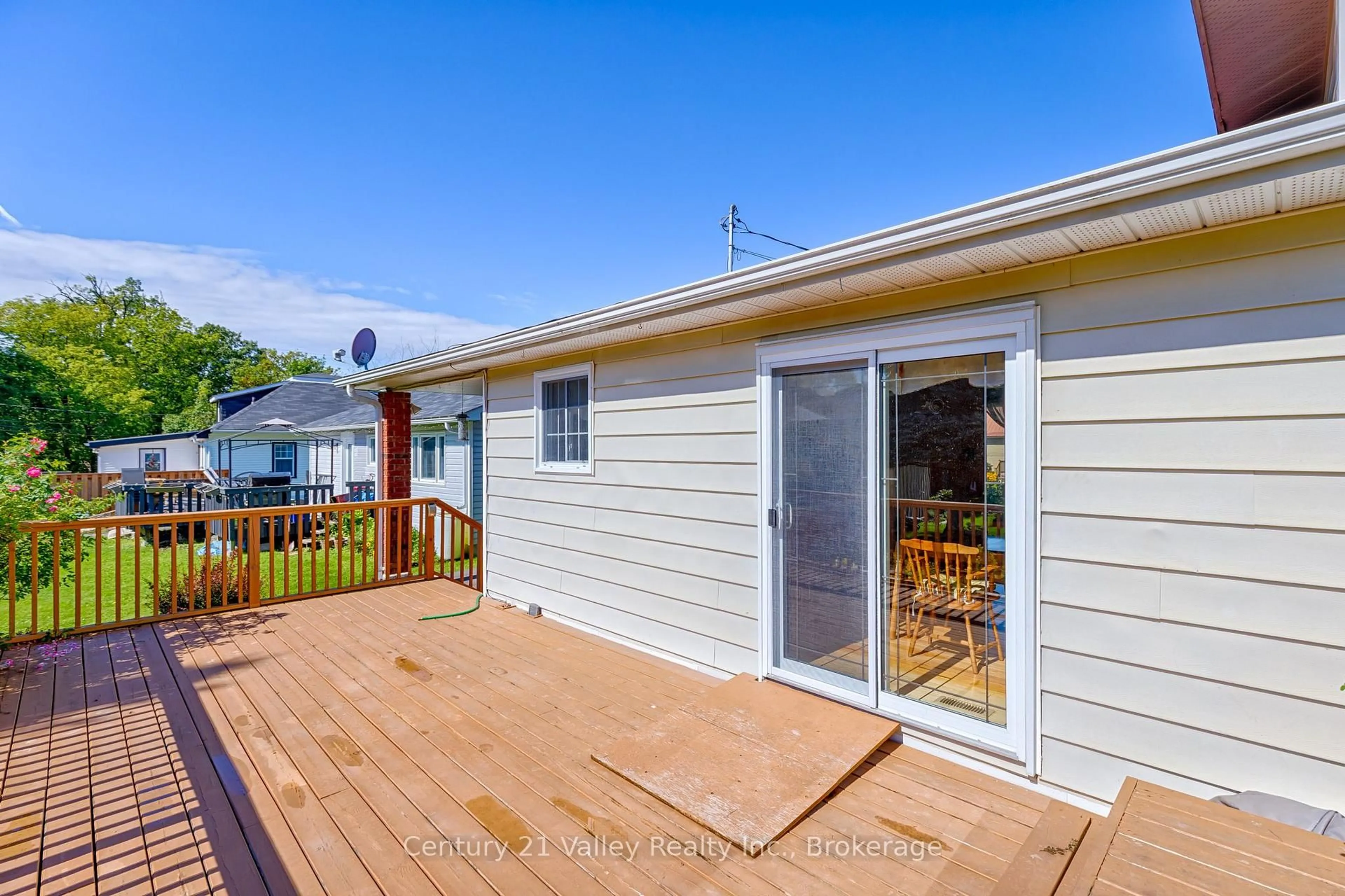 Home with vinyl exterior material, water/lake/river/ocean view for 361 Sidney Ave, Renfrew Ontario K7V 2X7