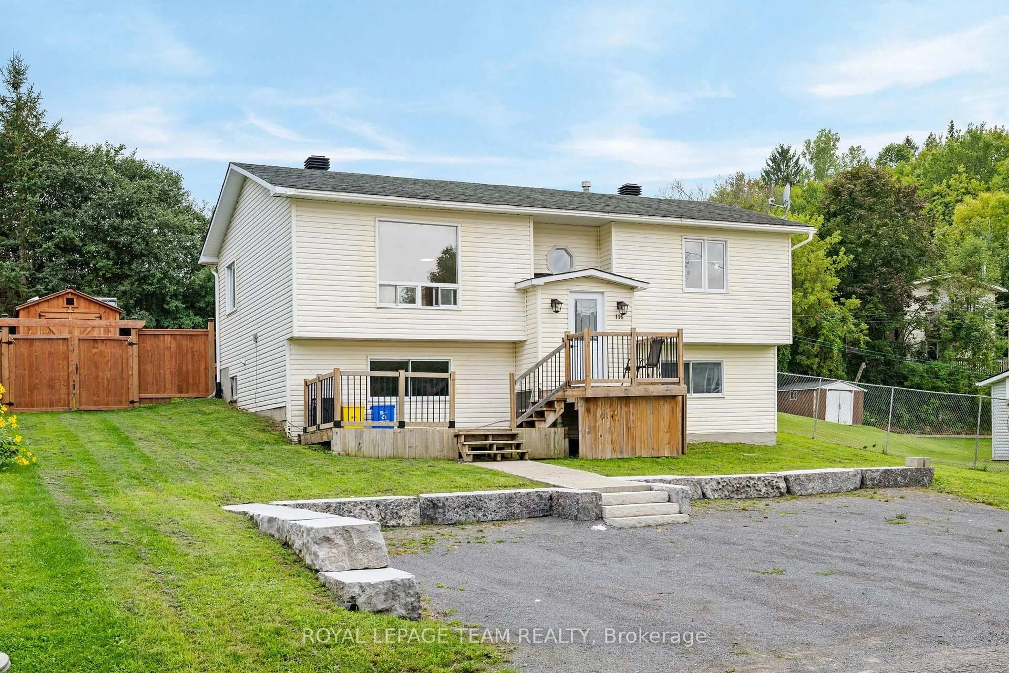 A pic from outside/outdoor area/front of a property/back of a property/a pic from drone, unknown for 116 Colina St, Almonte Ontario K0A 1A0