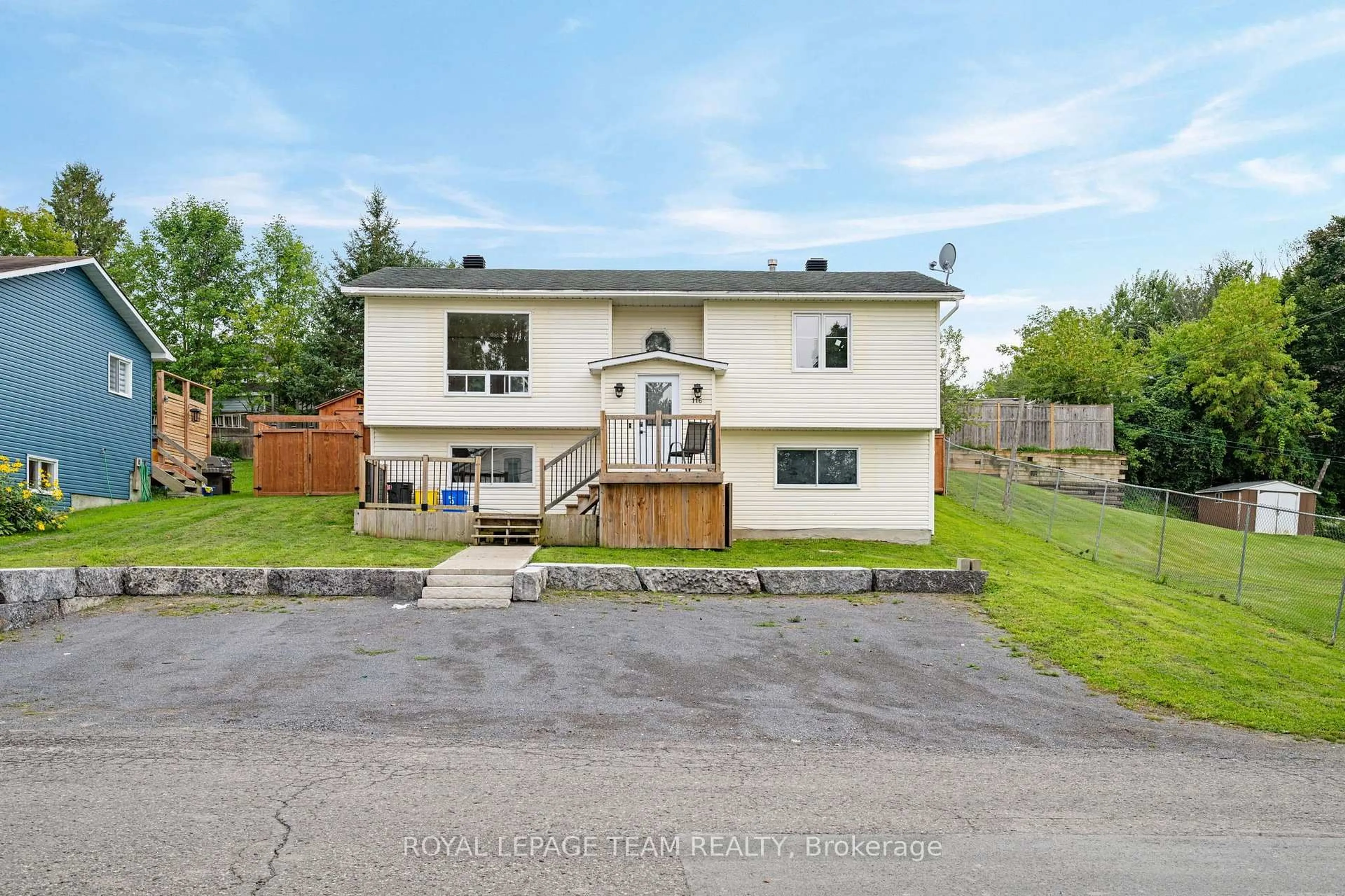 A pic from outside/outdoor area/front of a property/back of a property/a pic from drone, street for 116 Colina St, Almonte Ontario K0A 1A0