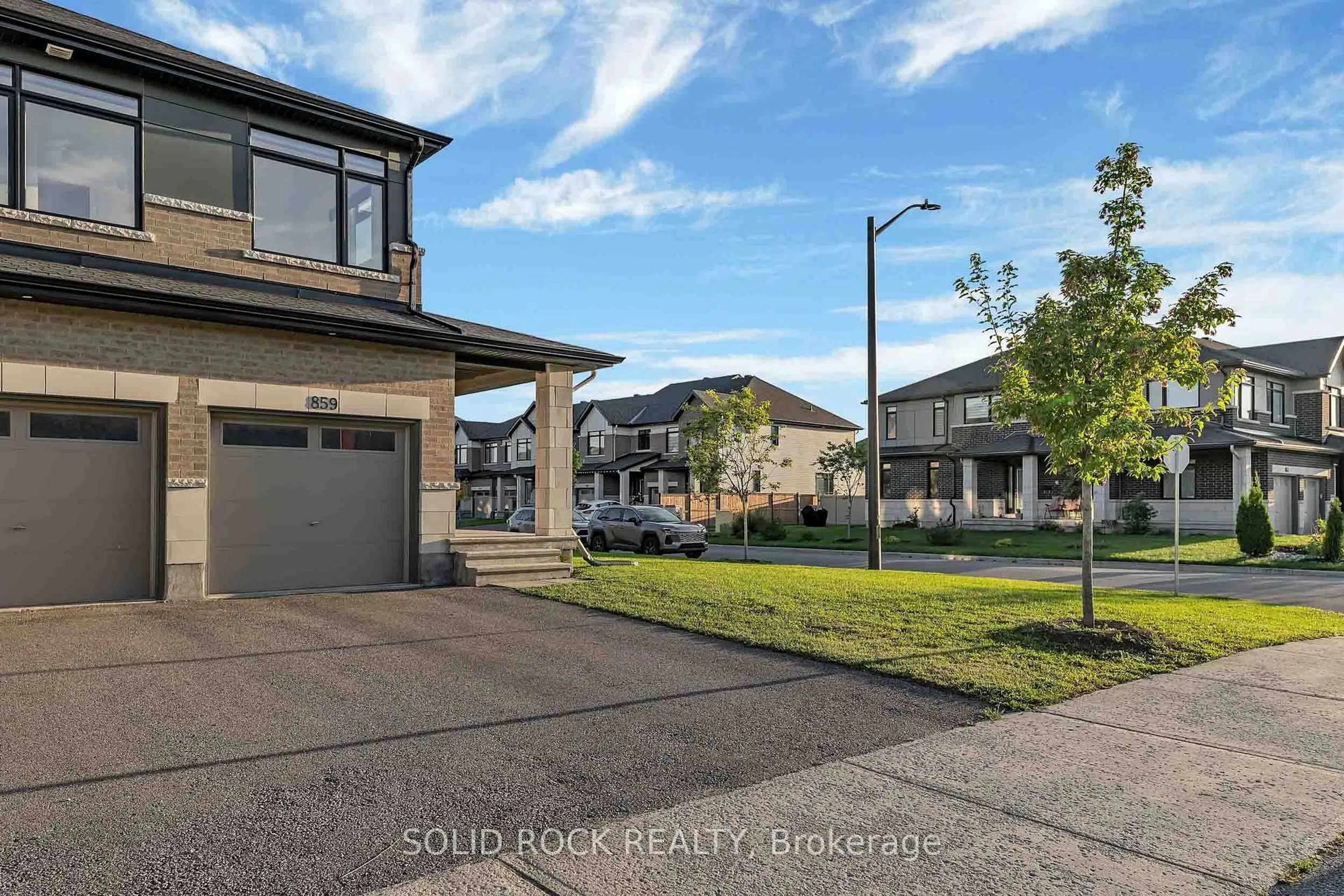 A pic from outside/outdoor area/front of a property/back of a property/a pic from drone, street for 859 Solarium Ave, Ottawa Ontario K4M 0H1