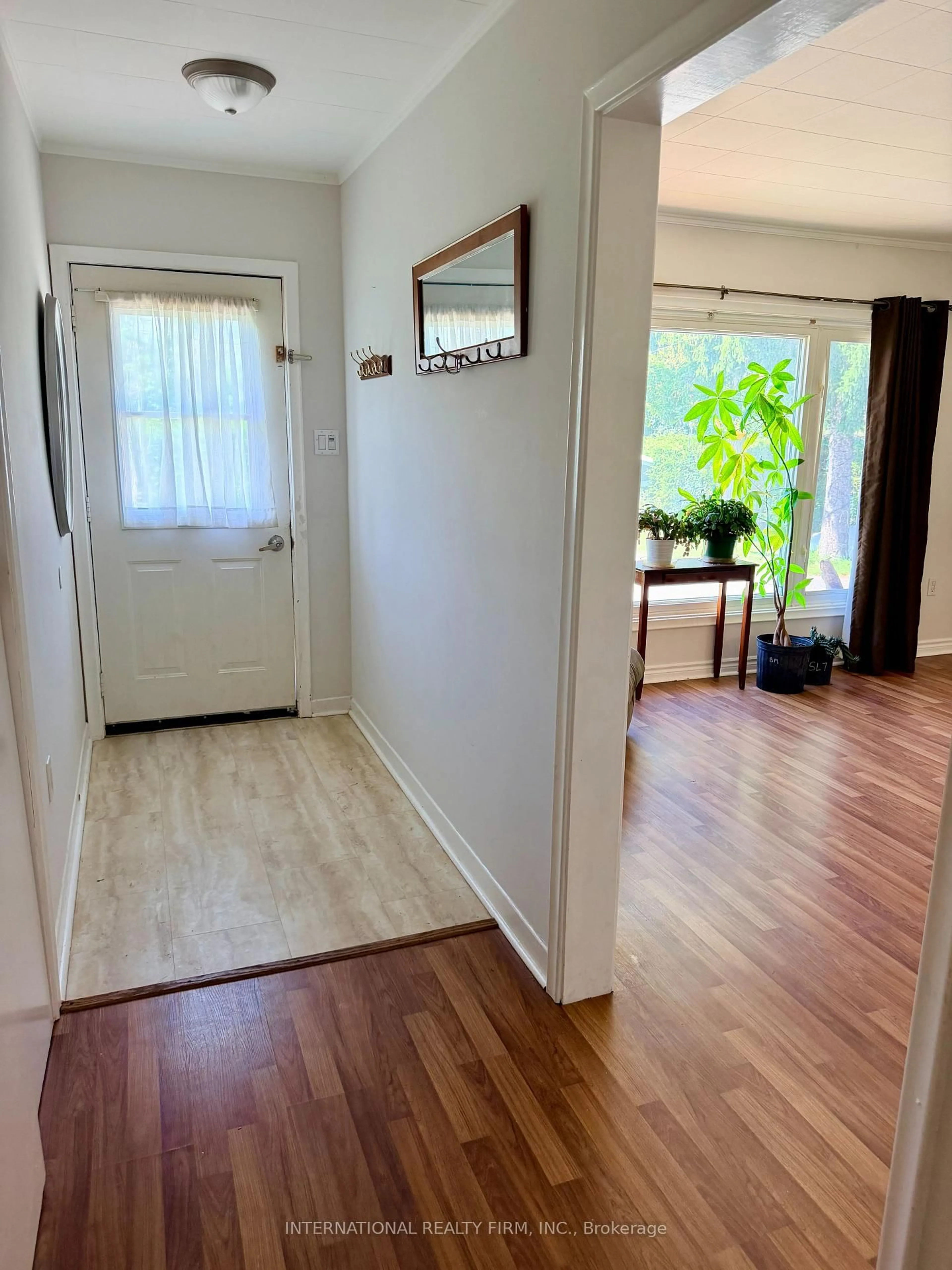 Indoor entryway for 2601 Division St, Hamilton Township Ontario K9A 4J7