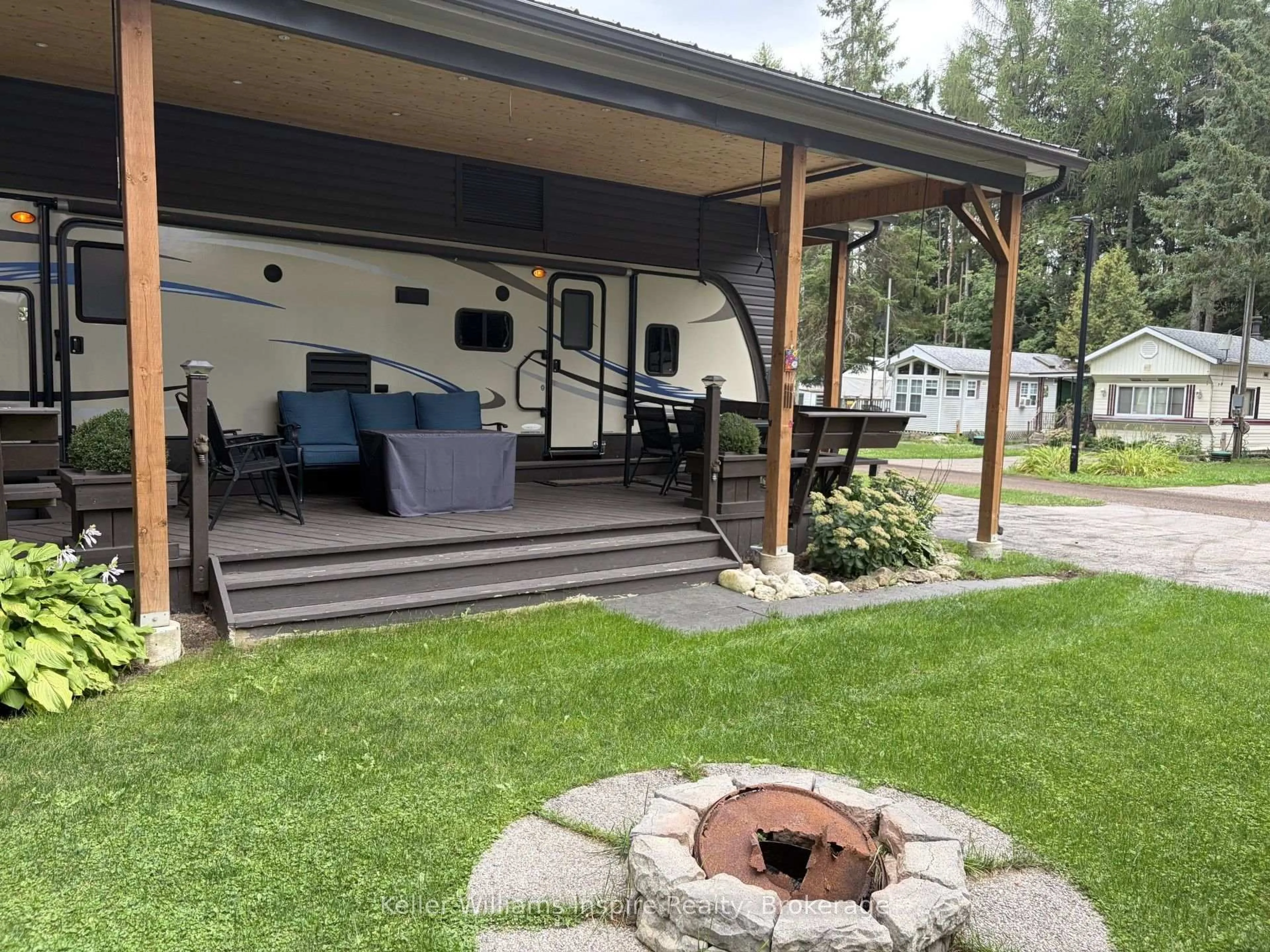 Patio, mountain view for 619 OAK St, Centre Wellington Ontario N1M 2W5