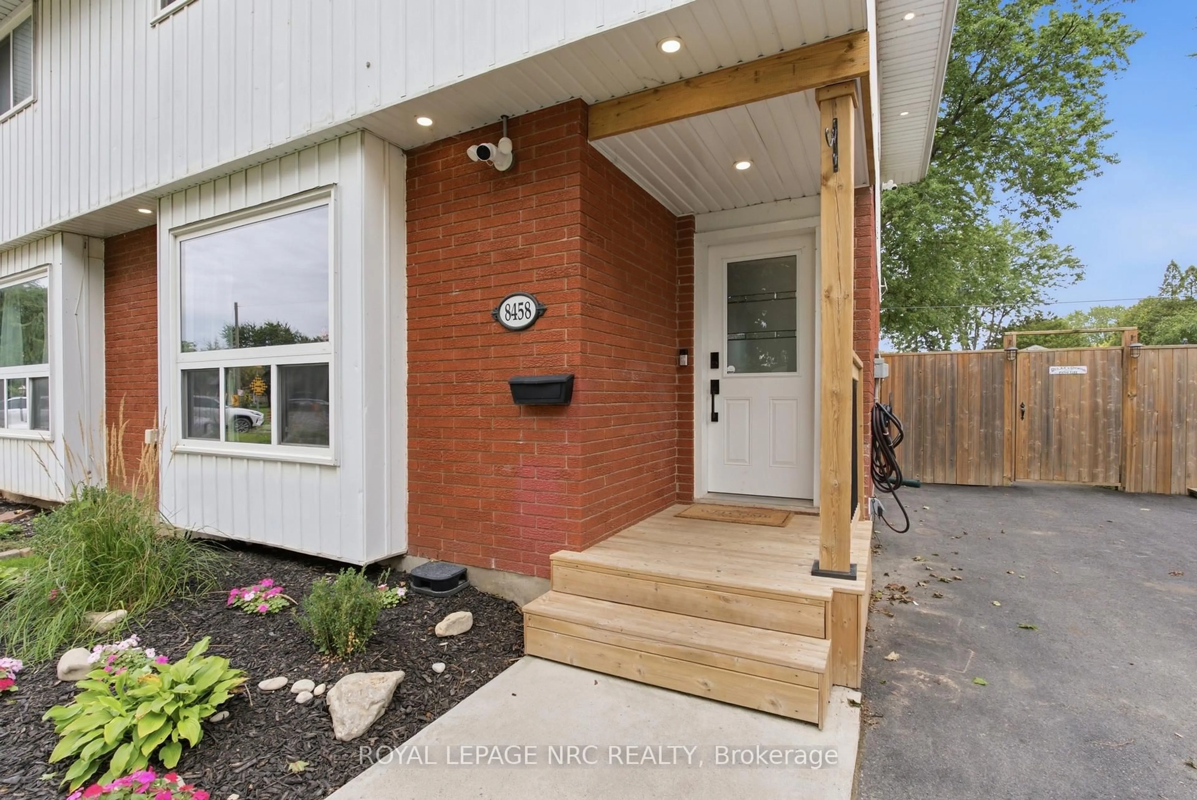 Unknown for 8458 Willoughby Dr, Niagara Falls Ontario L2G 6X5