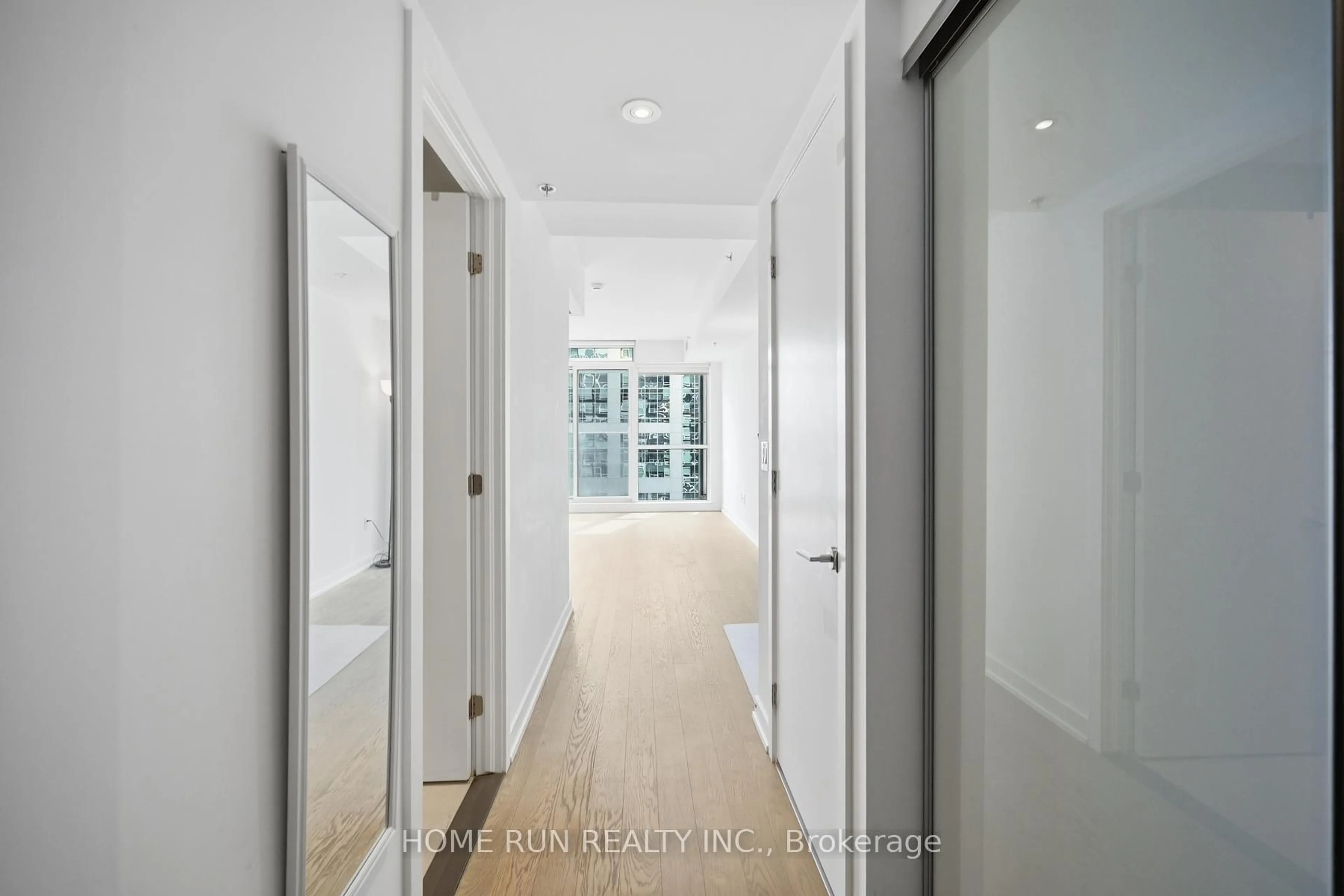 Indoor entryway for 199 Slater St #1007, Ottawa Ontario K1P 0C8