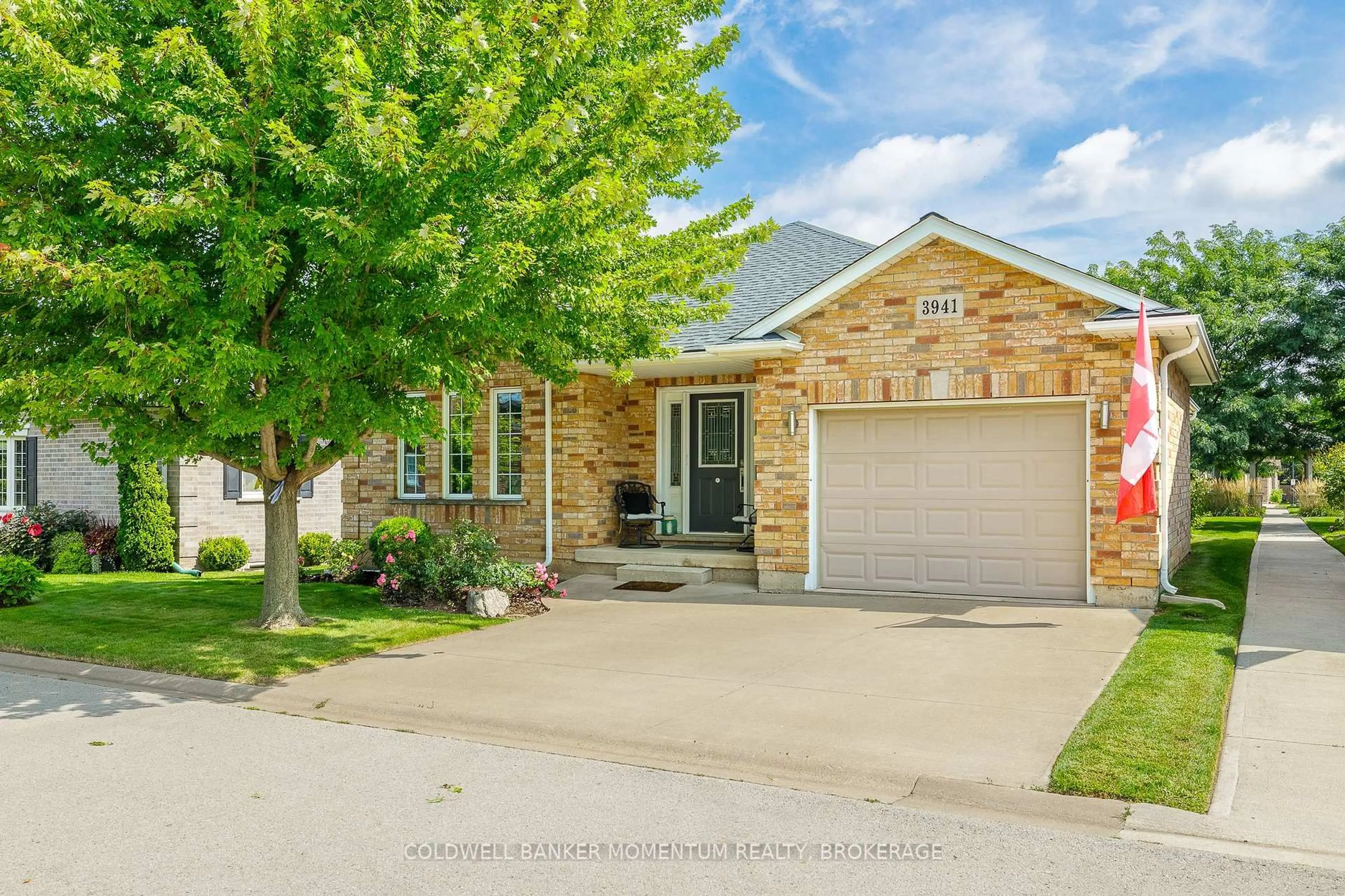 Home with brick exterior material, street for 3941 Bellwood Lane, Lincoln Ontario L0R 2C0