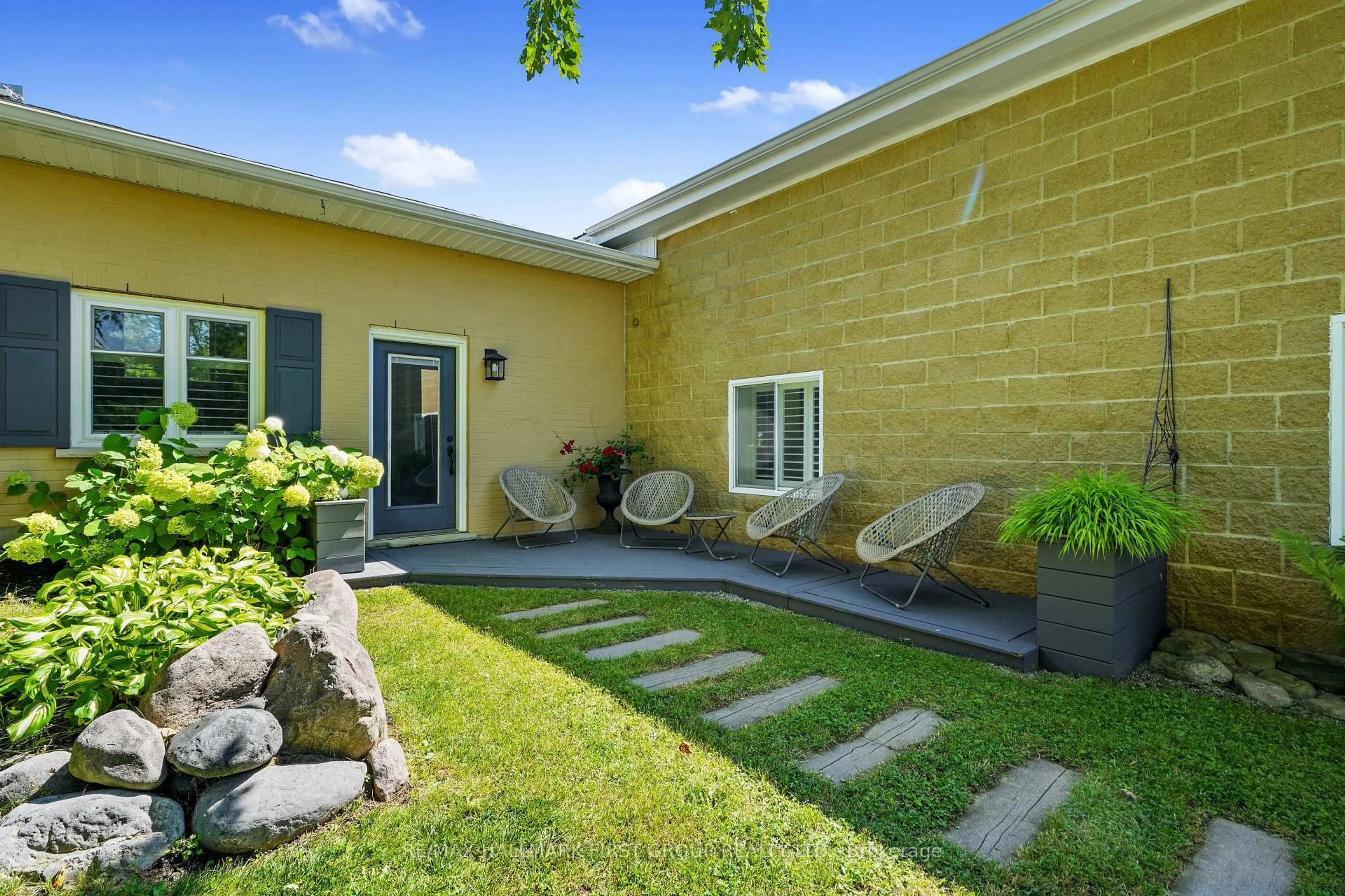 Patio, street for 3311 Burnham St, Hamilton Township Ontario K9A 4J7