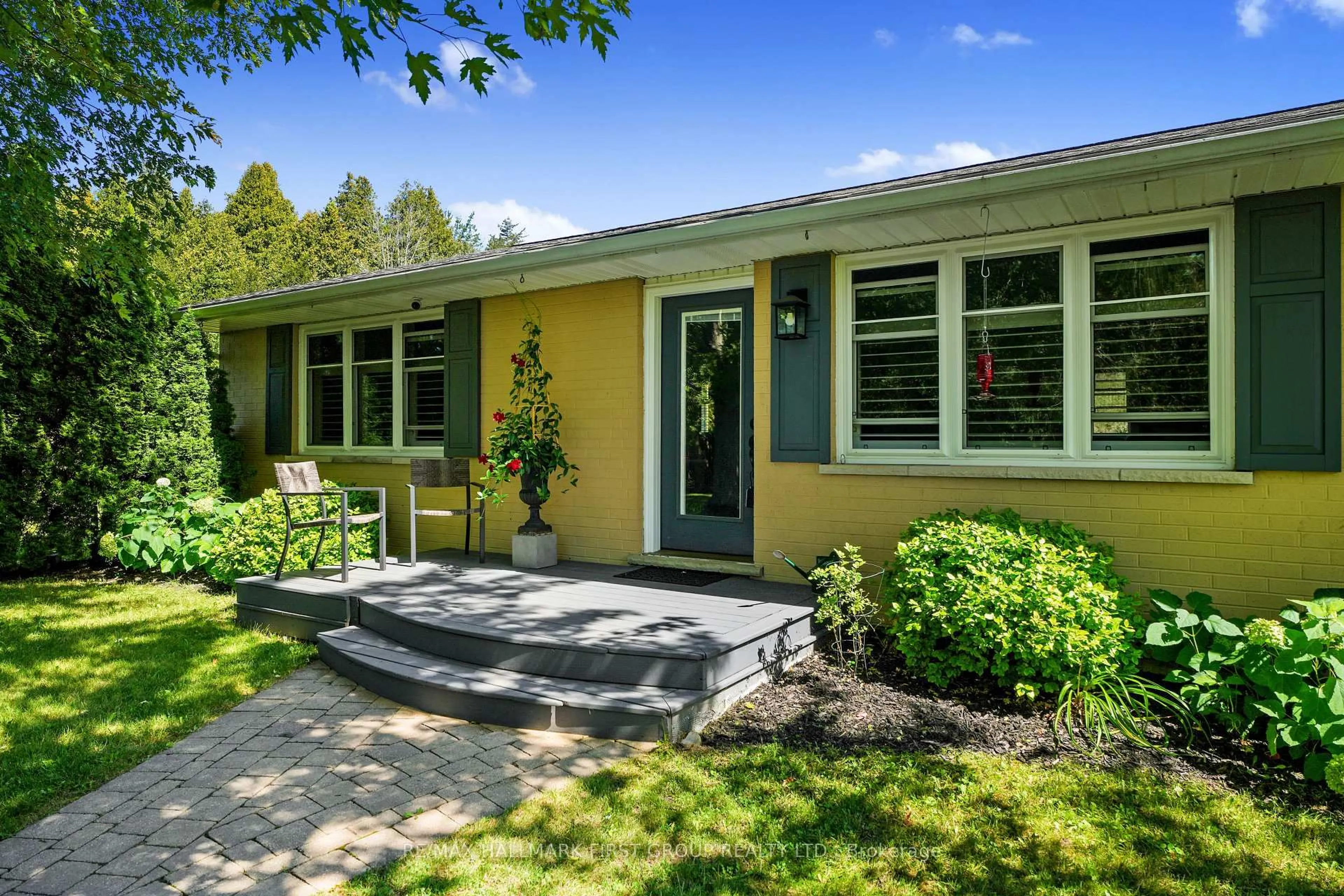 Home with vinyl exterior material, street for 3311 Burnham St, Hamilton Township Ontario K9A 4J7