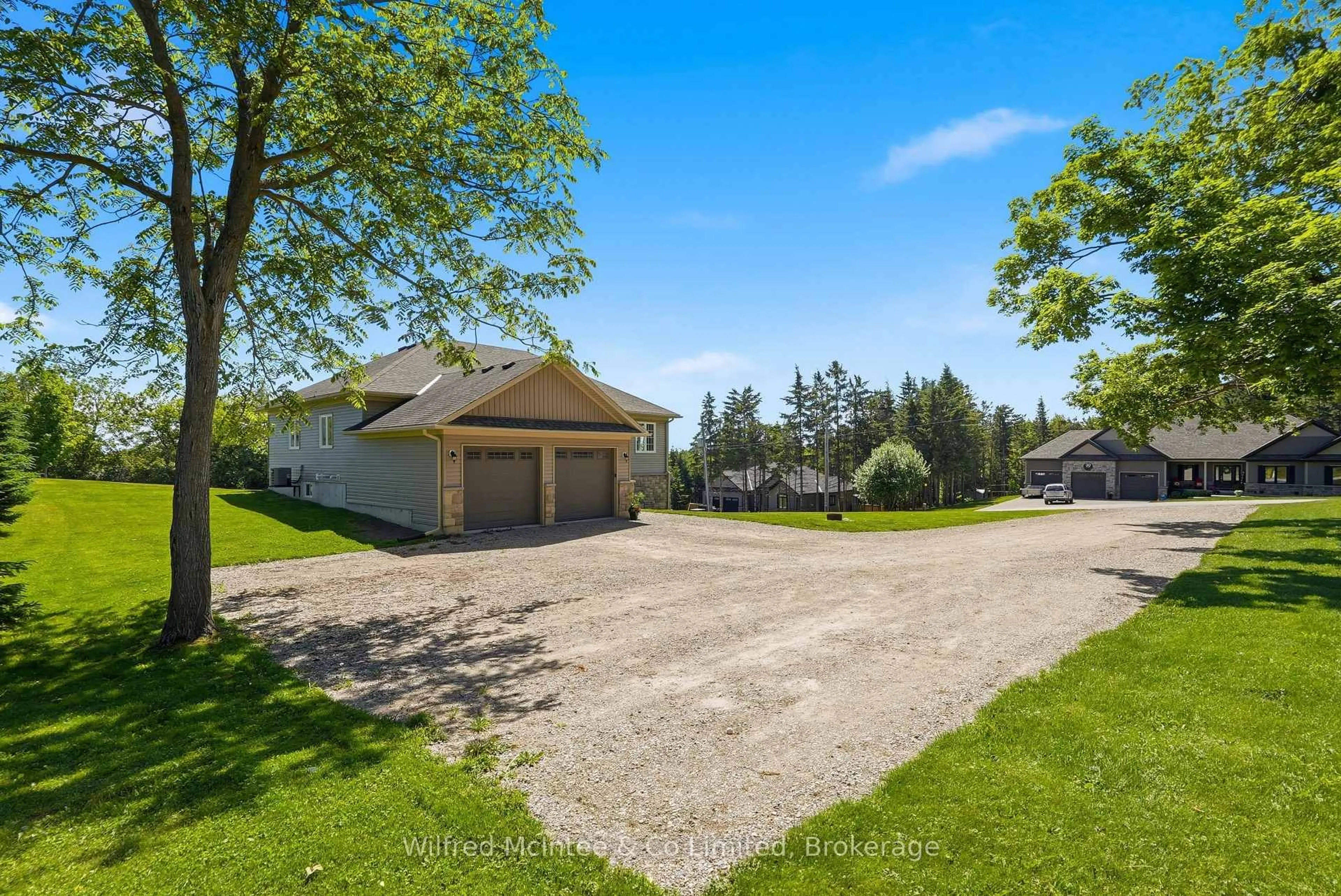 A pic from outside/outdoor area/front of a property/back of a property/a pic from drone, unknown for 29 Church St, Melancthon Ontario L9V 3G1