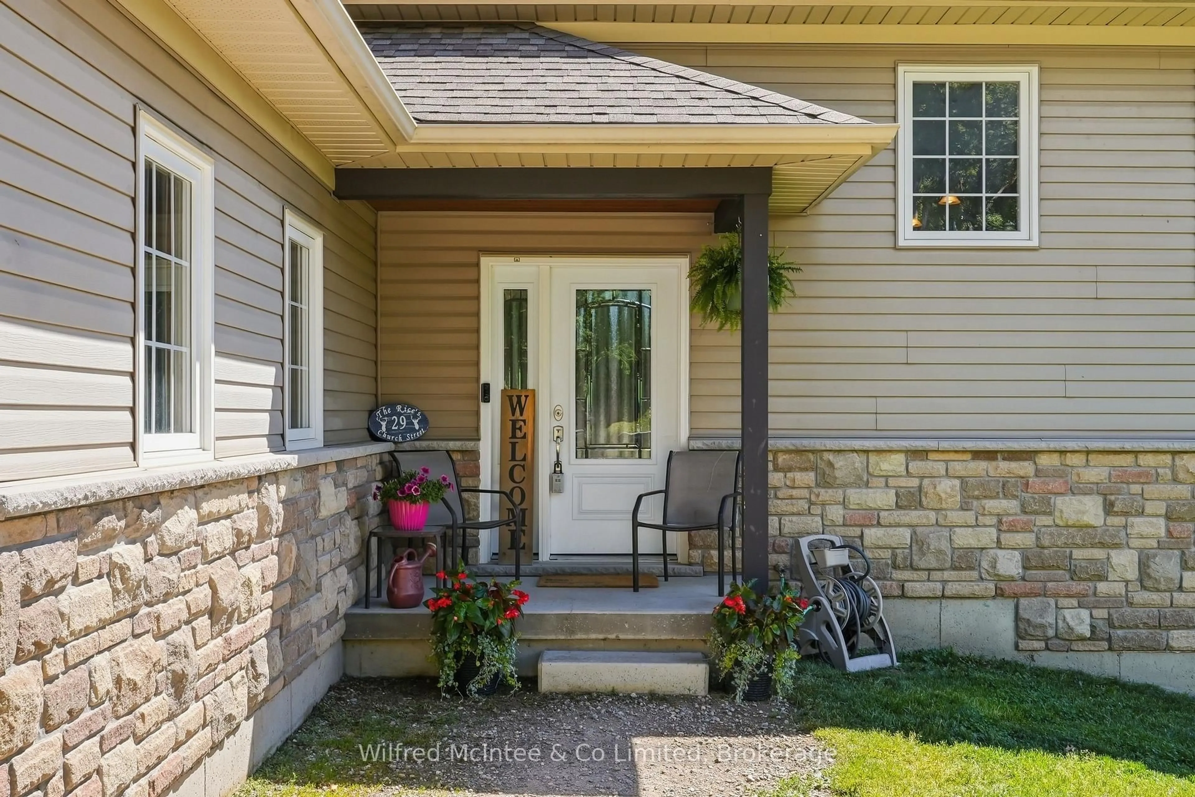 Indoor entryway for 29 Church St, Melancthon Ontario L9V 3G1