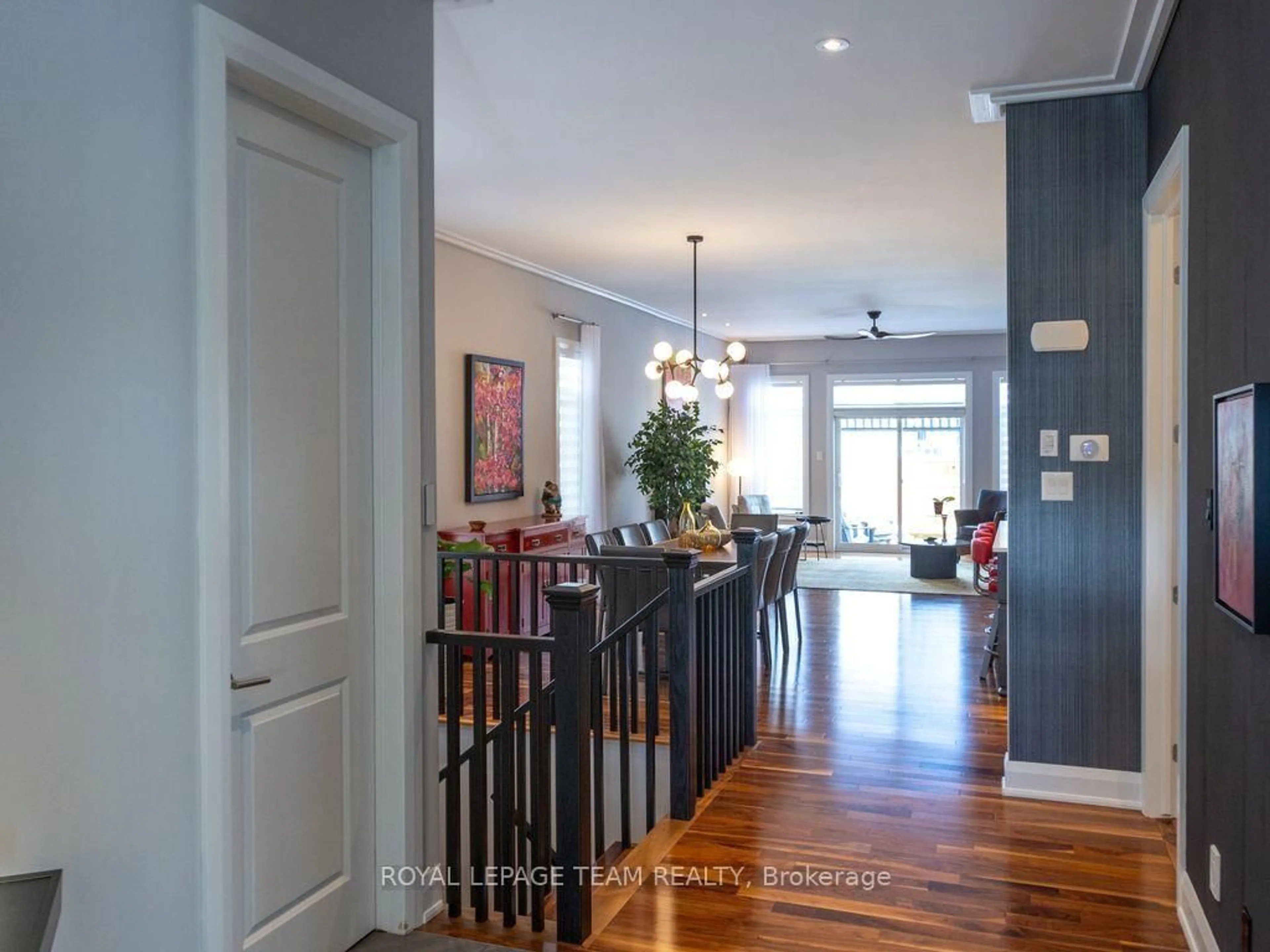 Indoor entryway for 729 Carnelian Cres, Ottawa Ontario K1X 0A9
