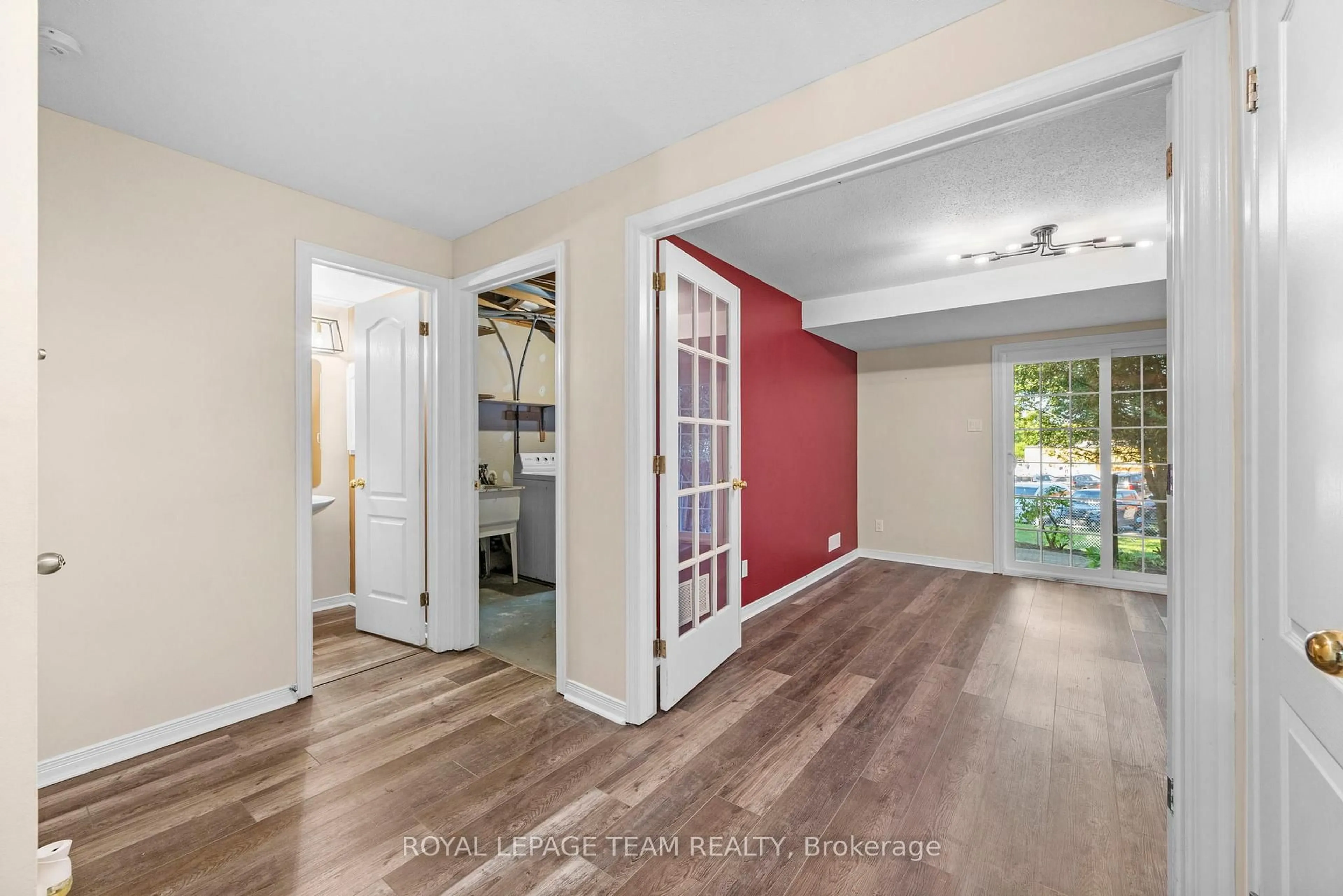 Indoor entryway for 8 Mannington Crt, Ottawa Ontario K2J 4A1