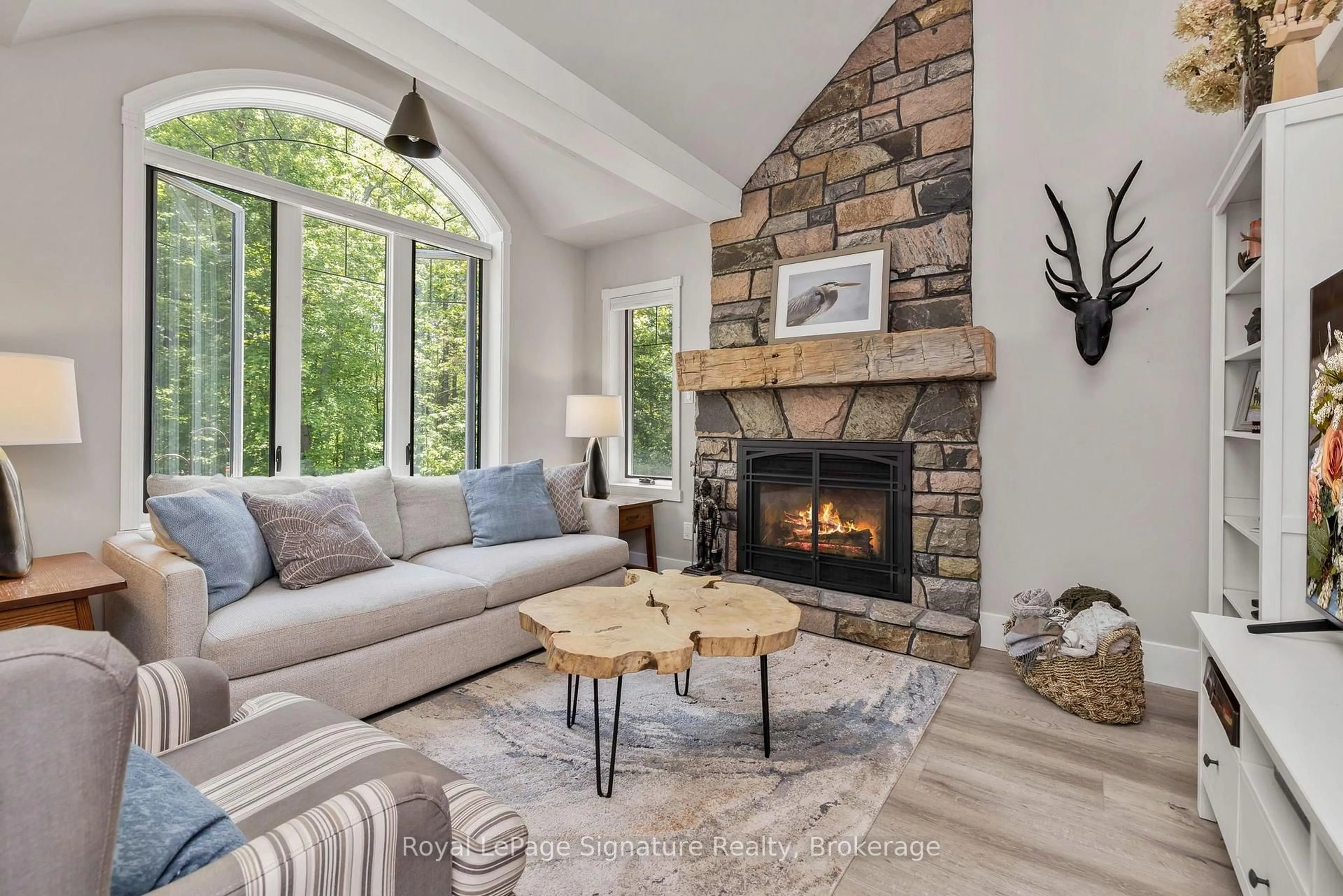 Living room with furniture, unknown for 100 ISLAND 630 GEORGIAN BAY, Georgian Bay Ontario P0E 1E0