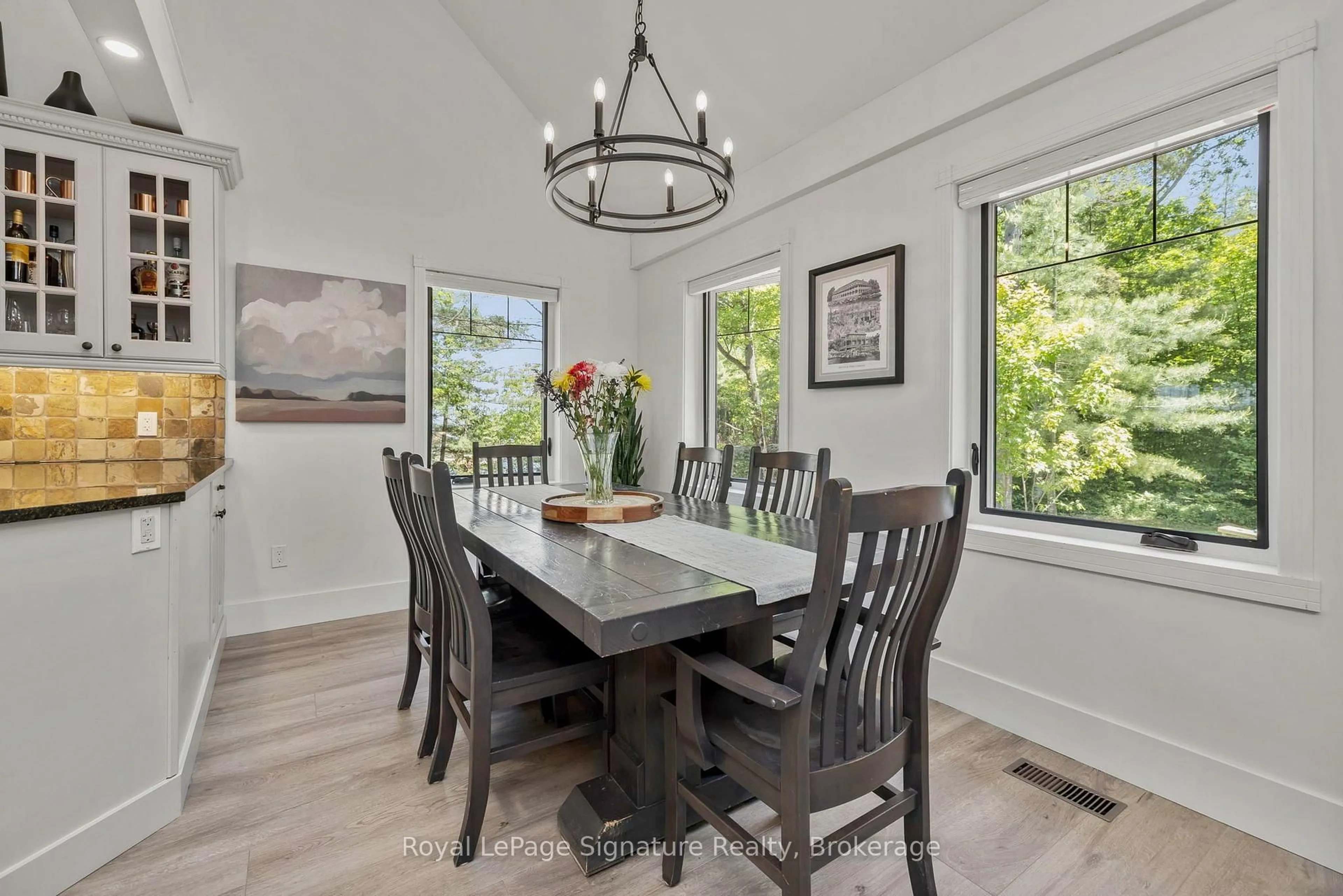 Dining room, wood/laminate floor for 100 ISLAND 630 GEORGIAN BAY, Georgian Bay Ontario P0E 1E0