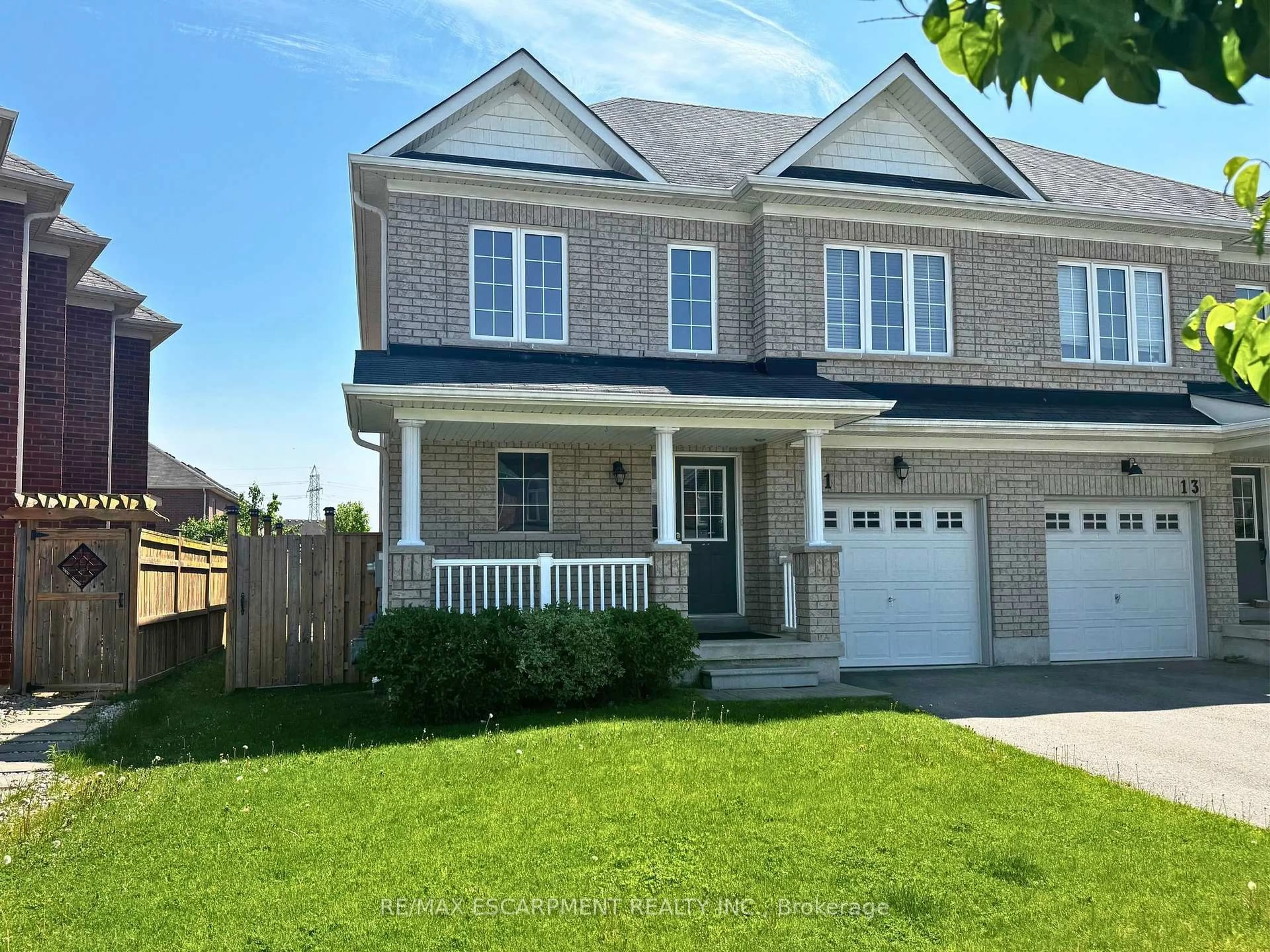 Home with vinyl exterior material, street for 11 Keith Cres, Niagara-on-the-Lake Ontario L0S 1J0