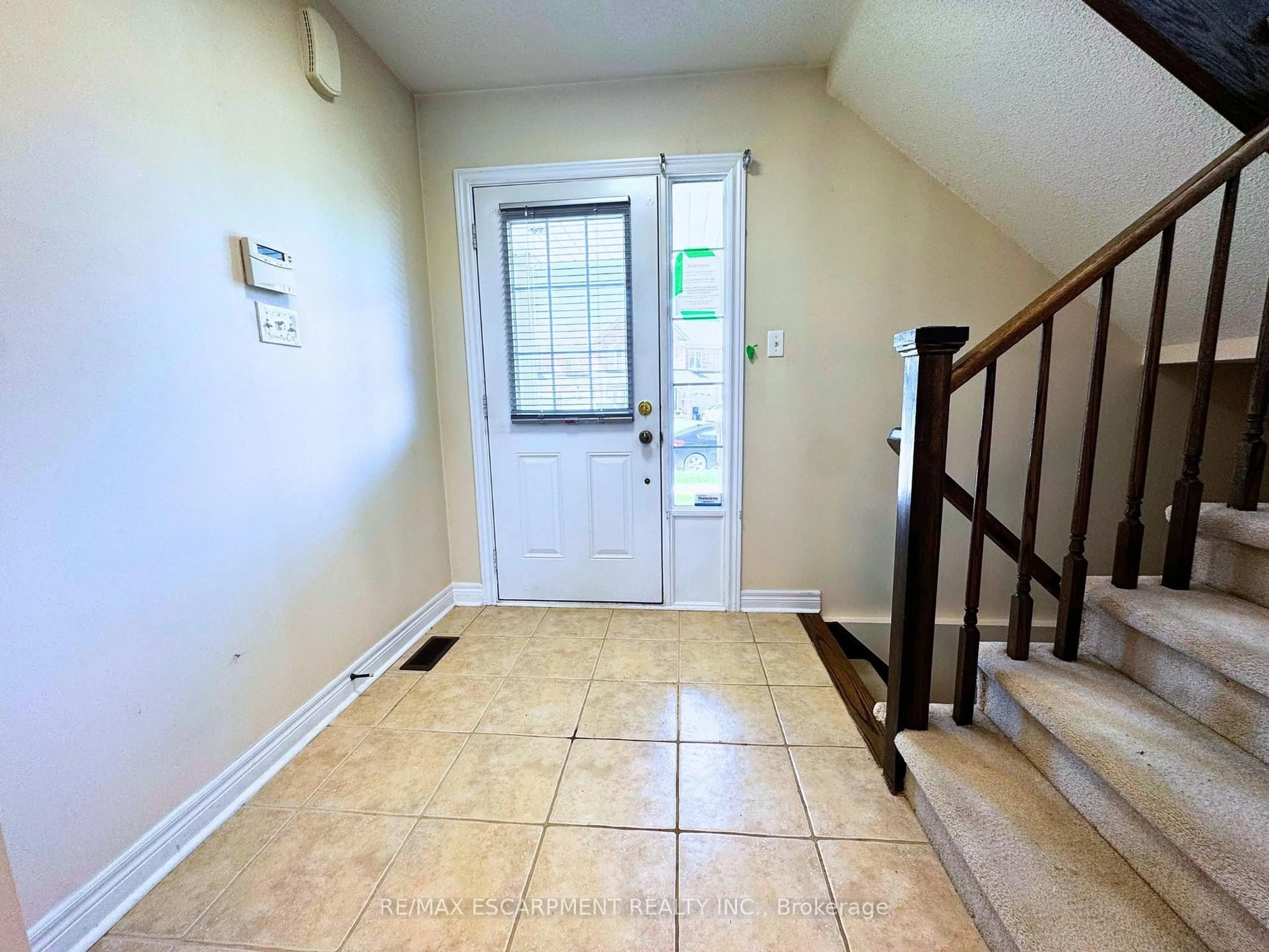 Indoor entryway for 11 Keith Cres, Niagara-on-the-Lake Ontario L0S 1J0