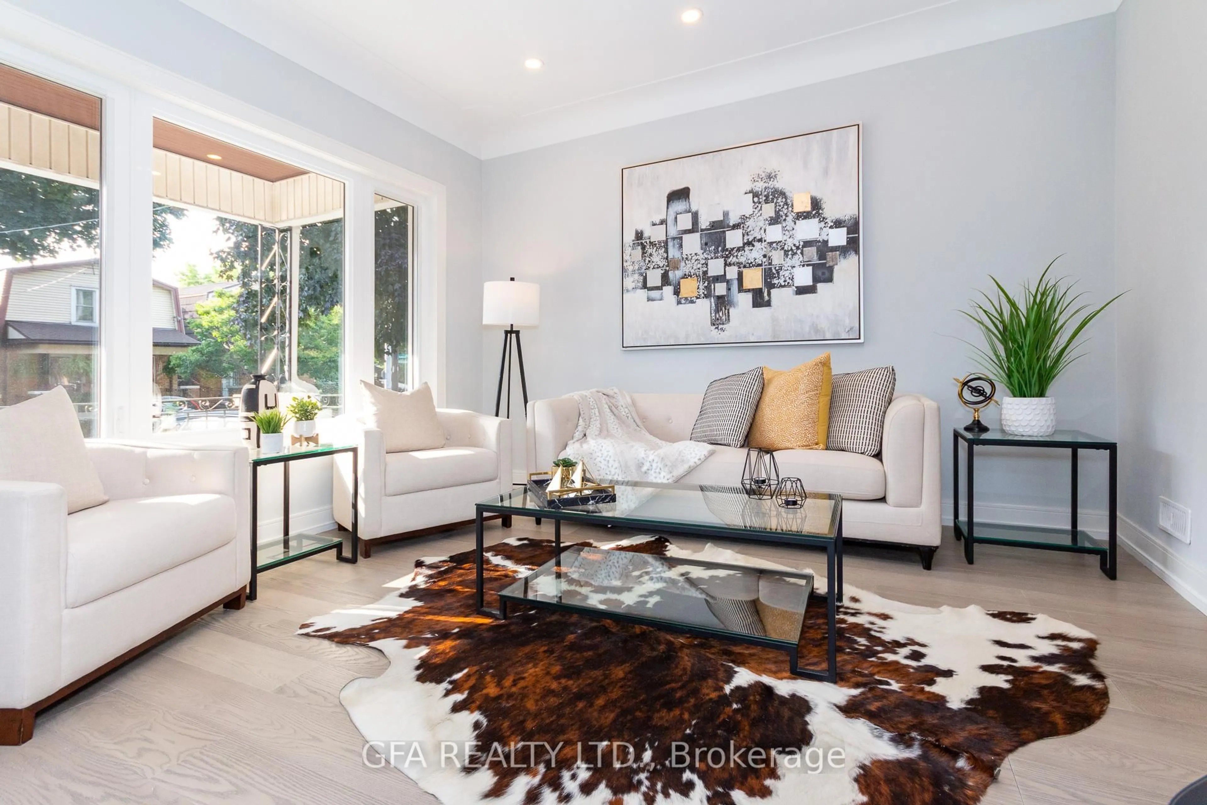Living room with furniture, unknown for 42 Barnesdale Ave, Hamilton Ontario L8L 6R8