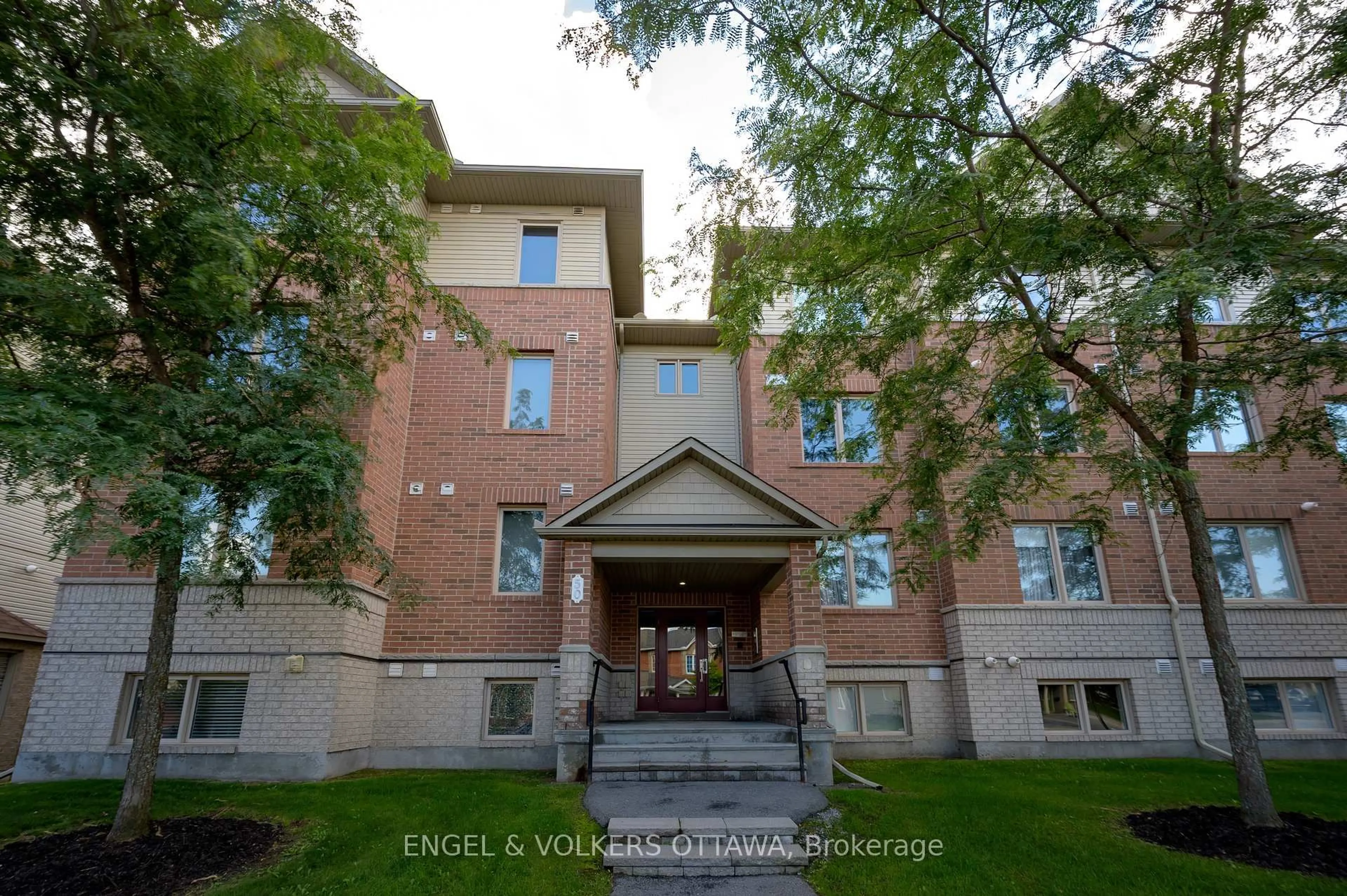 Indoor foyer for 50 Barnstone Dr #7, Ottawa Ontario K2G 6X2