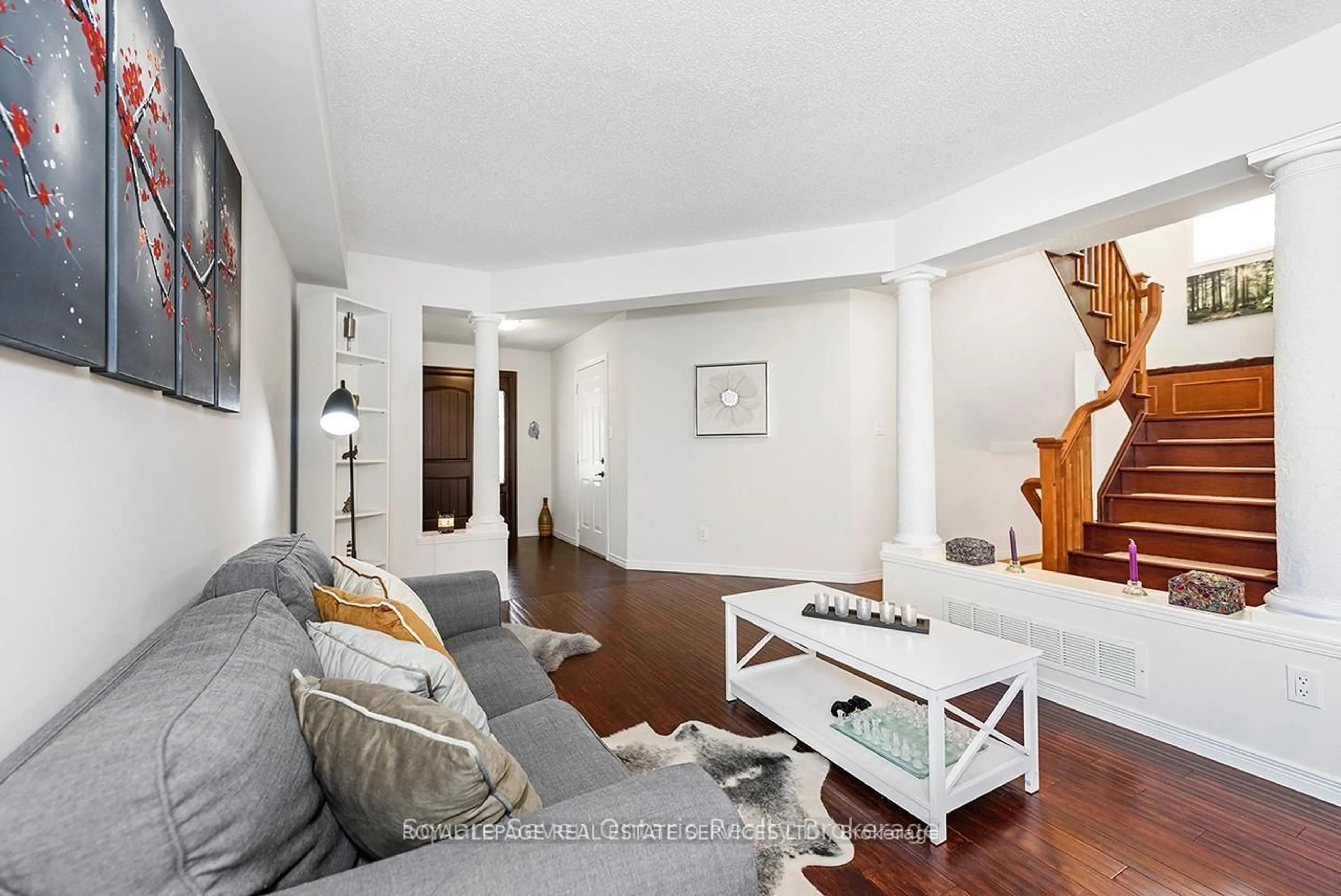 Living room with furniture, unknown for 635 Commonwealth Cres, Kitchener Ontario N2E 4J9