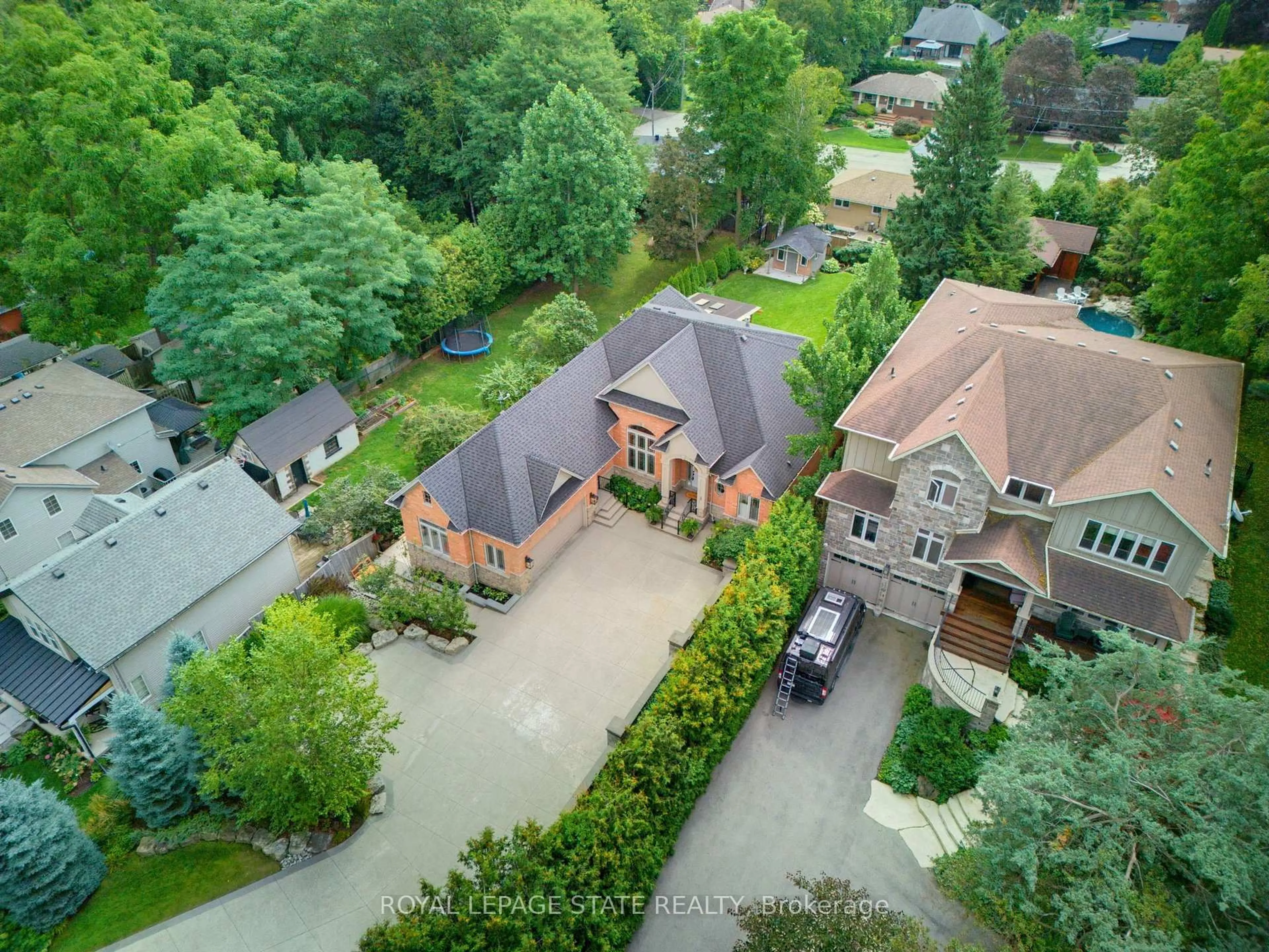 A pic from outside/outdoor area/front of a property/back of a property/a pic from drone, street for 56 Academy St, Hamilton Ontario L9G 2Y1