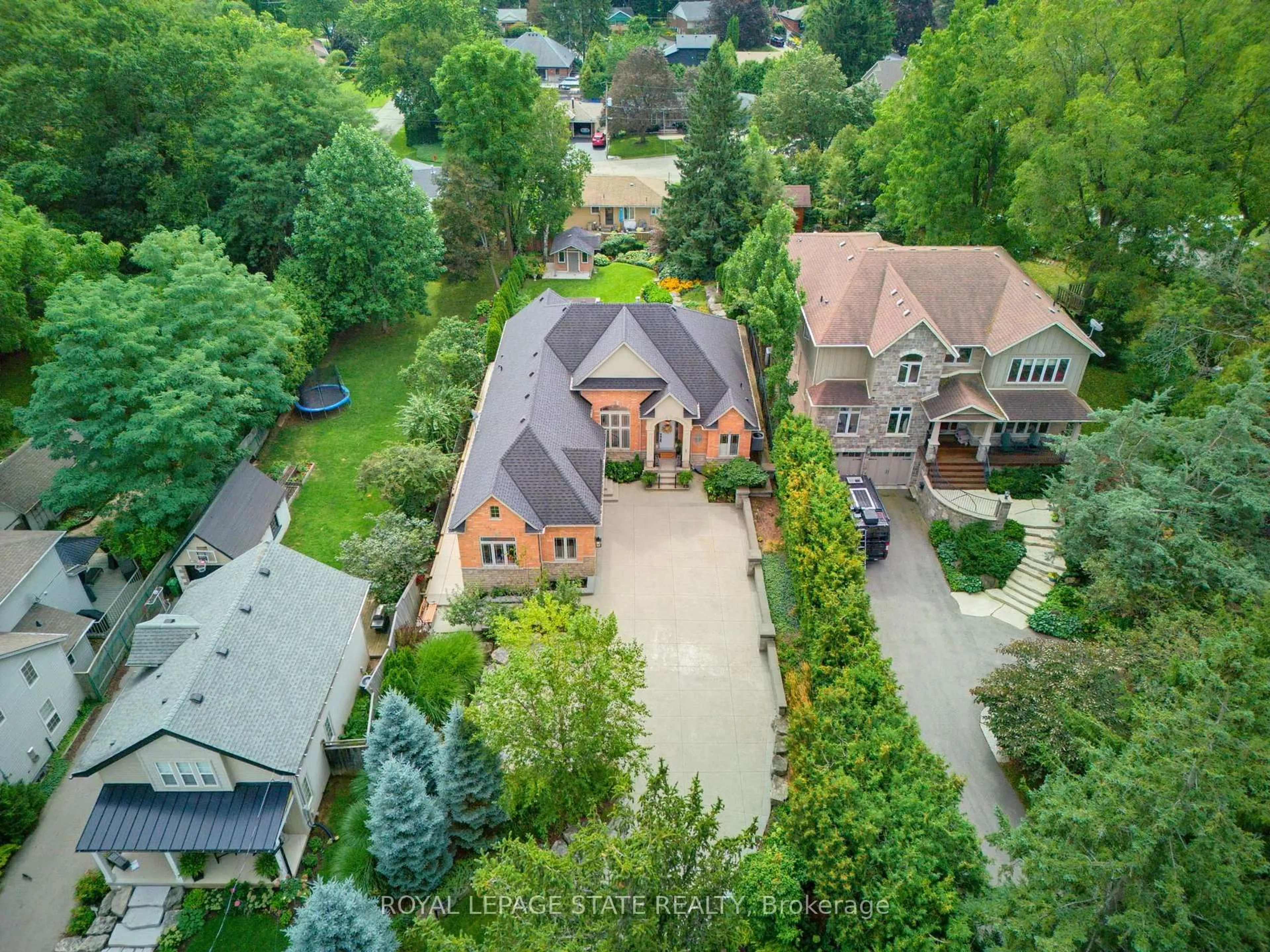 A pic from outside/outdoor area/front of a property/back of a property/a pic from drone, street for 56 Academy St, Hamilton Ontario L9G 2Y1