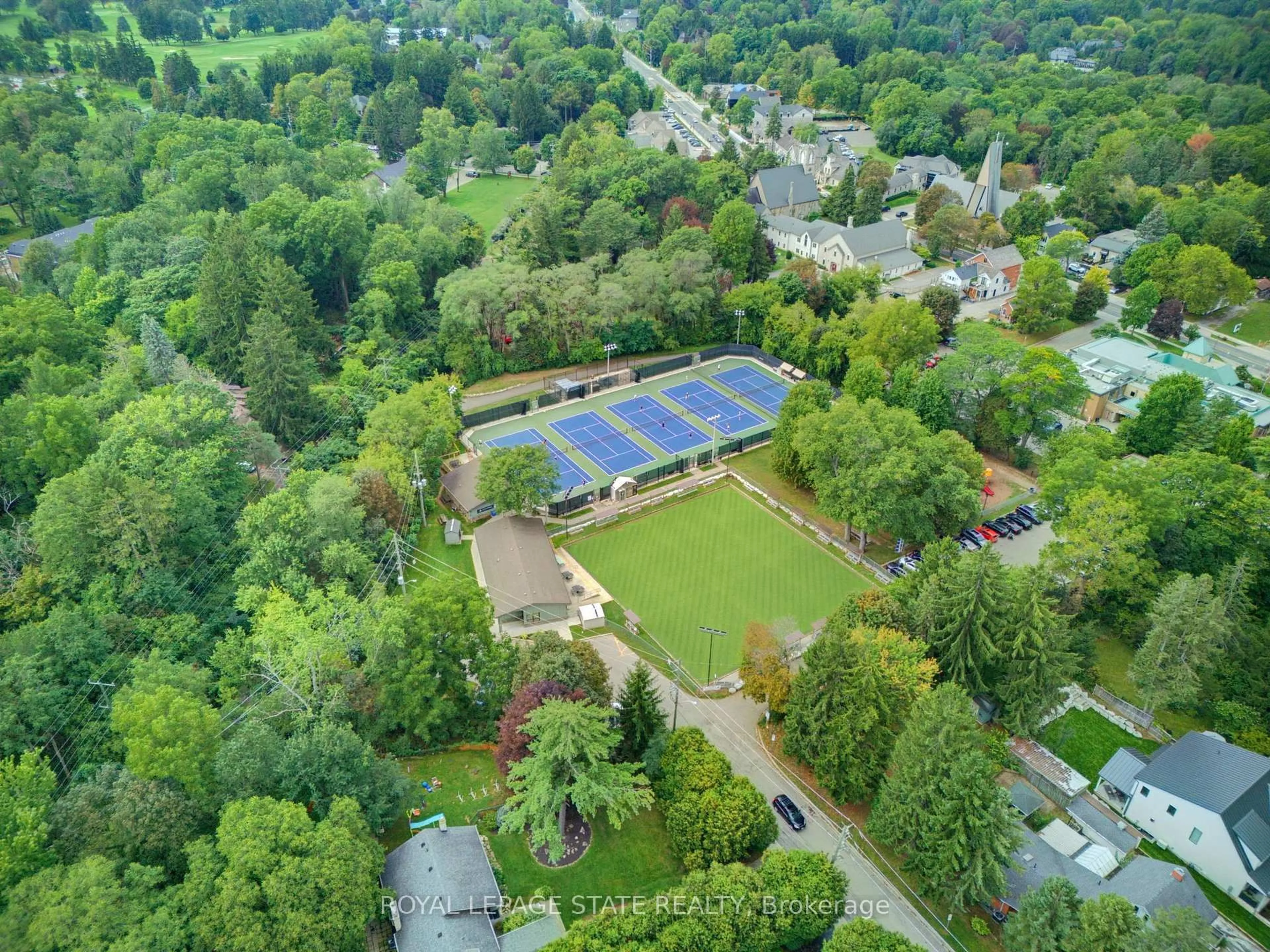 A pic from outside/outdoor area/front of a property/back of a property/a pic from drone, forest/trees view for 56 Academy St, Hamilton Ontario L9G 2Y1