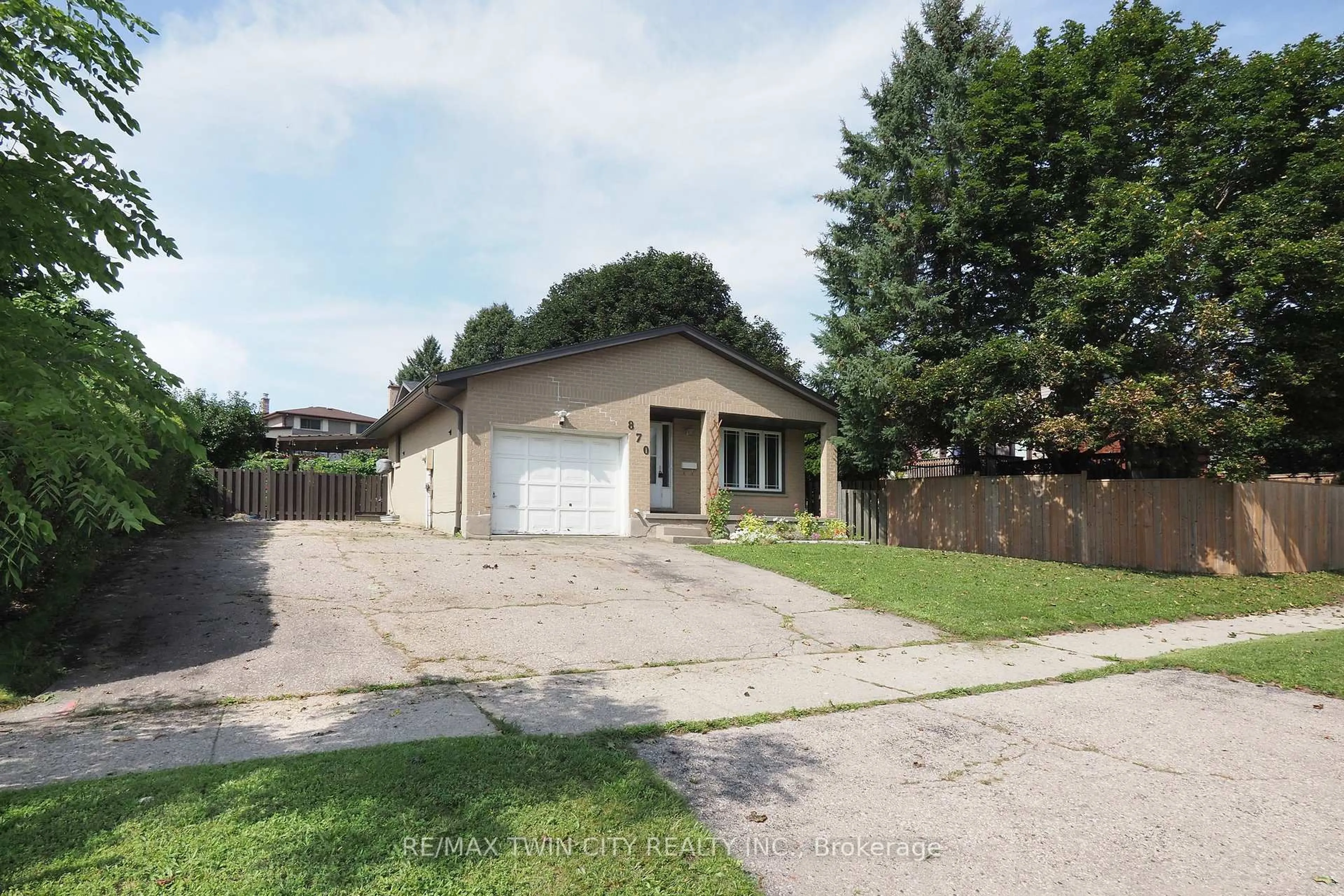 A pic from outside/outdoor area/front of a property/back of a property/a pic from drone, street for 870 Strasburg Rd, Kitchener Ontario N2E 2K4